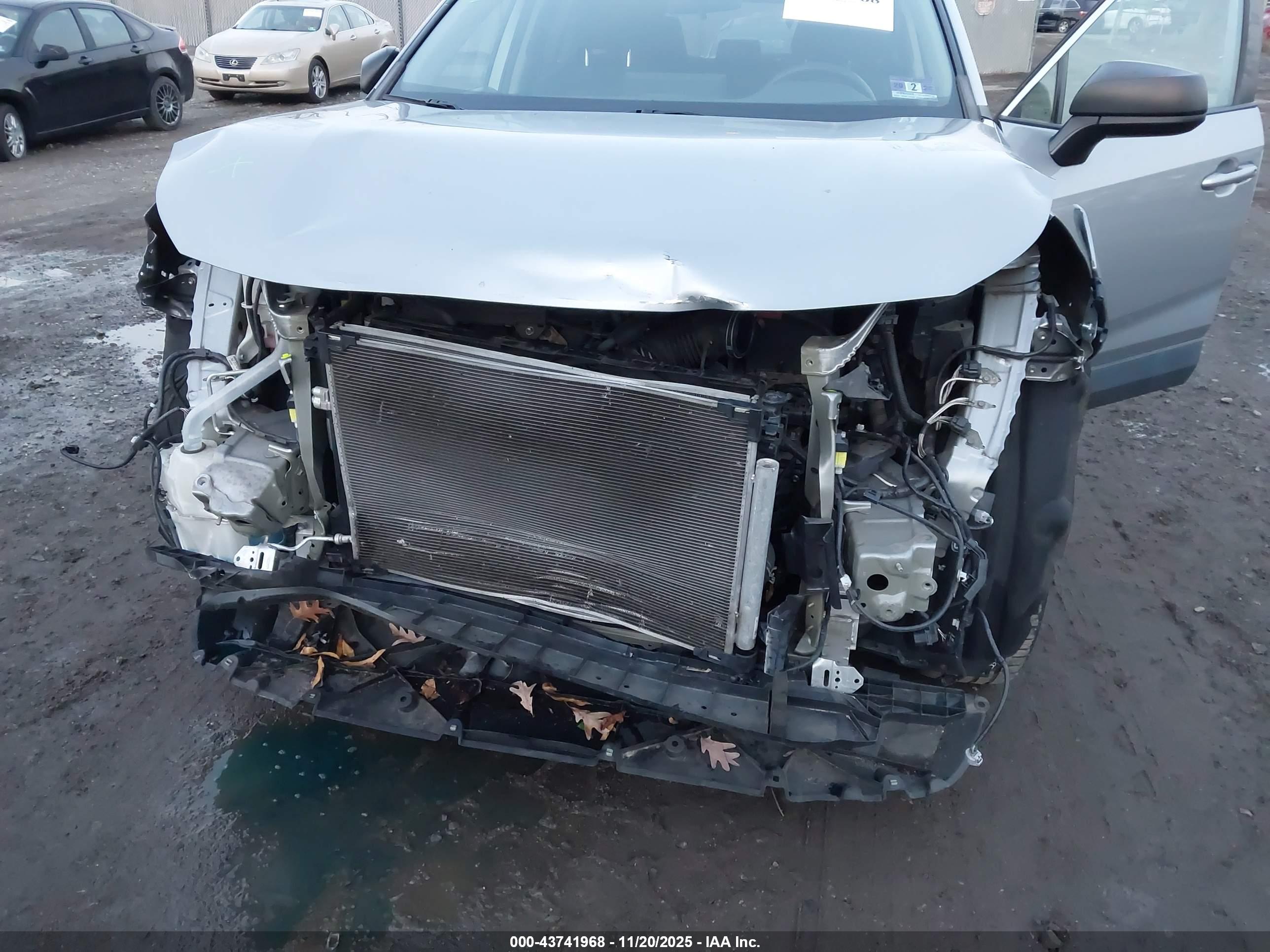 TOYOTA RAV4 image 6