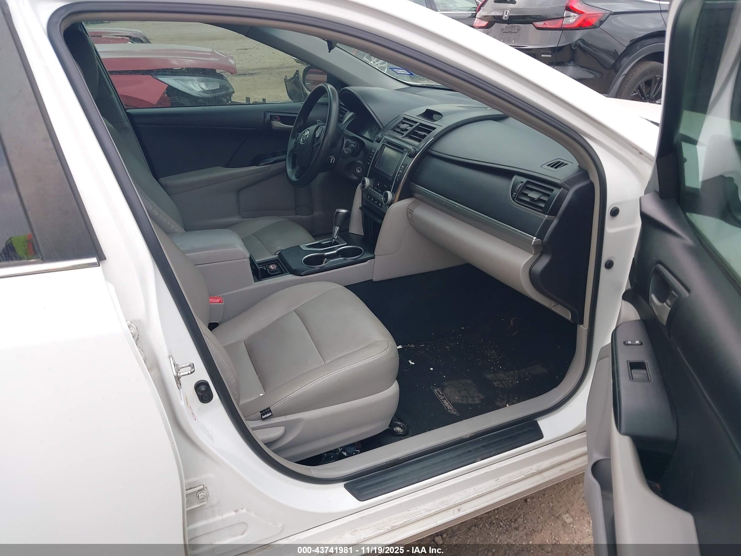 TOYOTA CAMRY image 5
