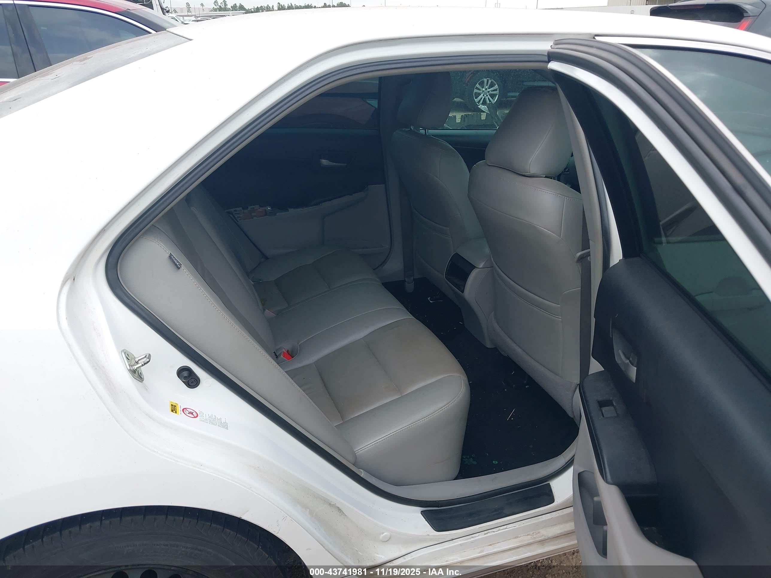 TOYOTA CAMRY image 8