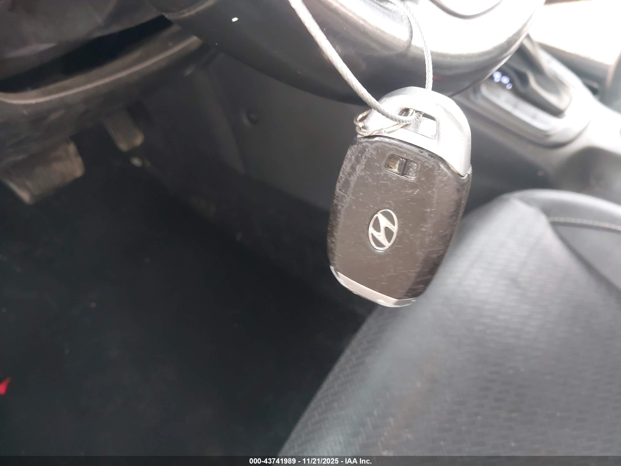 HYUNDAI KONA image 11