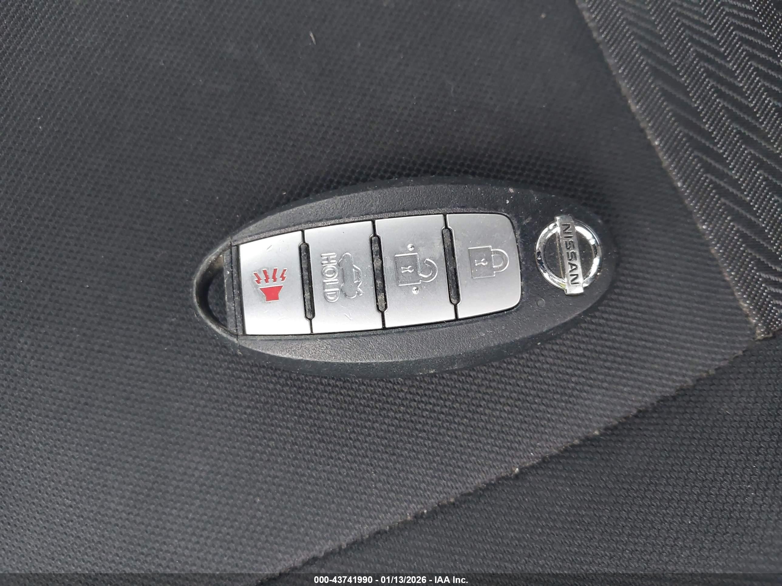 NISSAN VERSA image 11