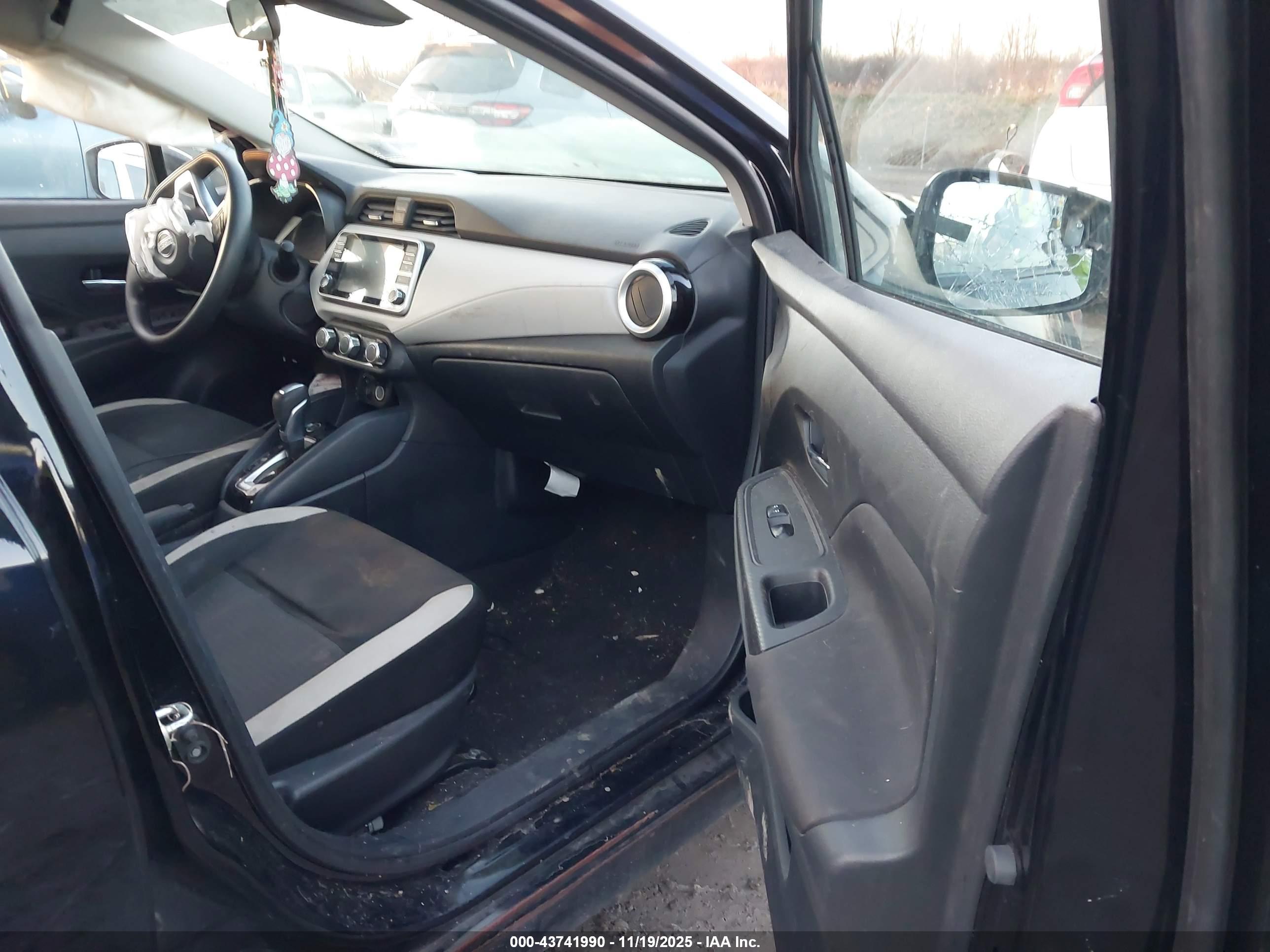 NISSAN VERSA image 5