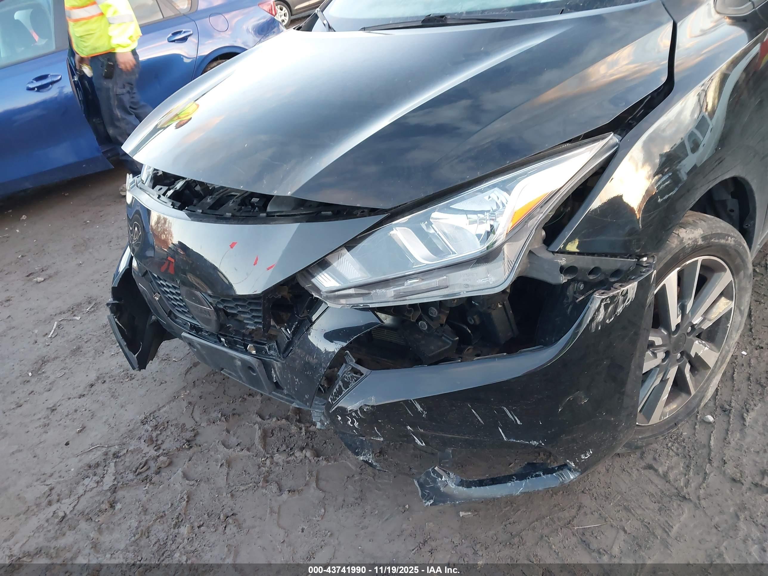 NISSAN VERSA image 6