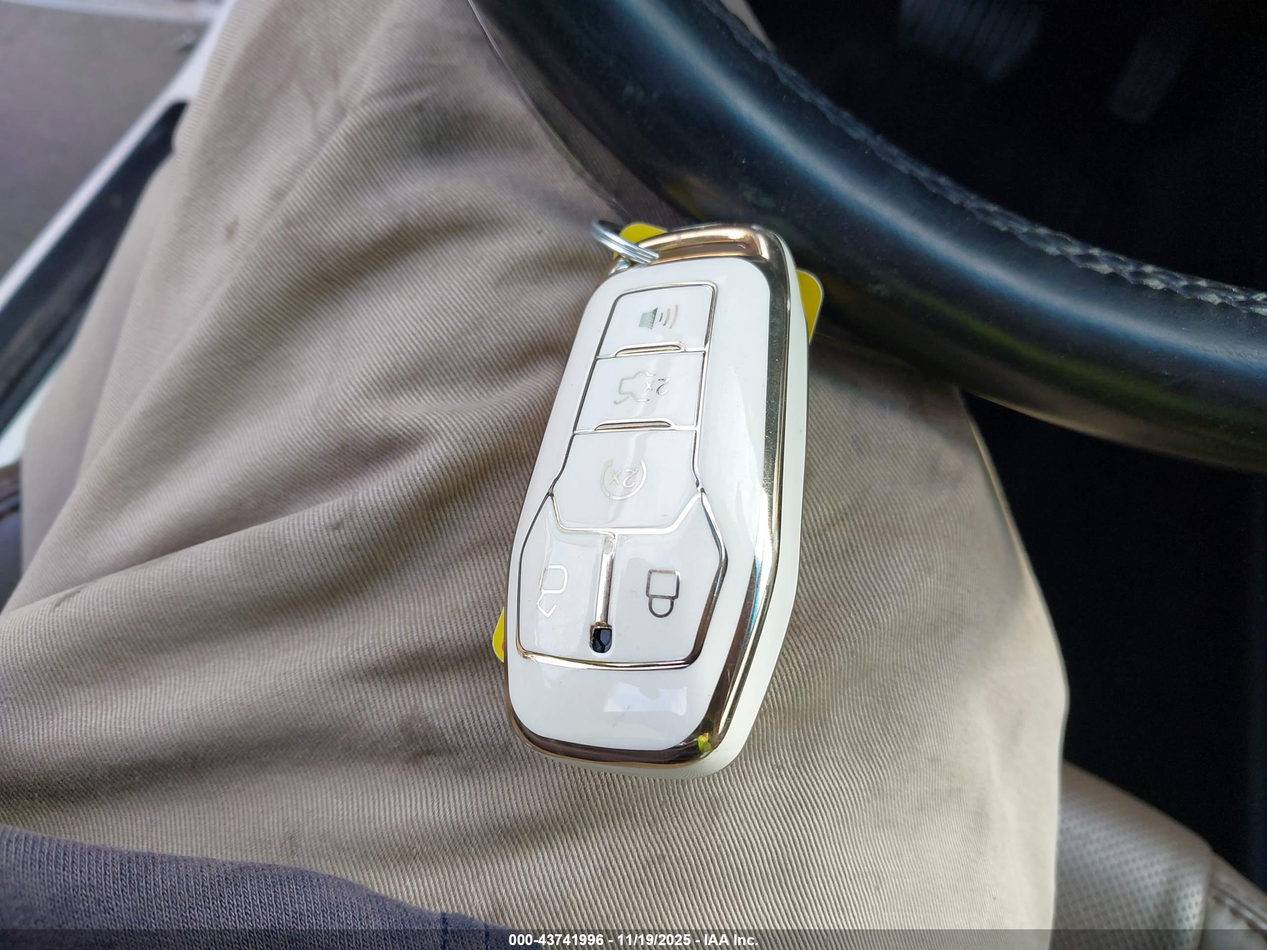 LINCOLN MKZ image 11