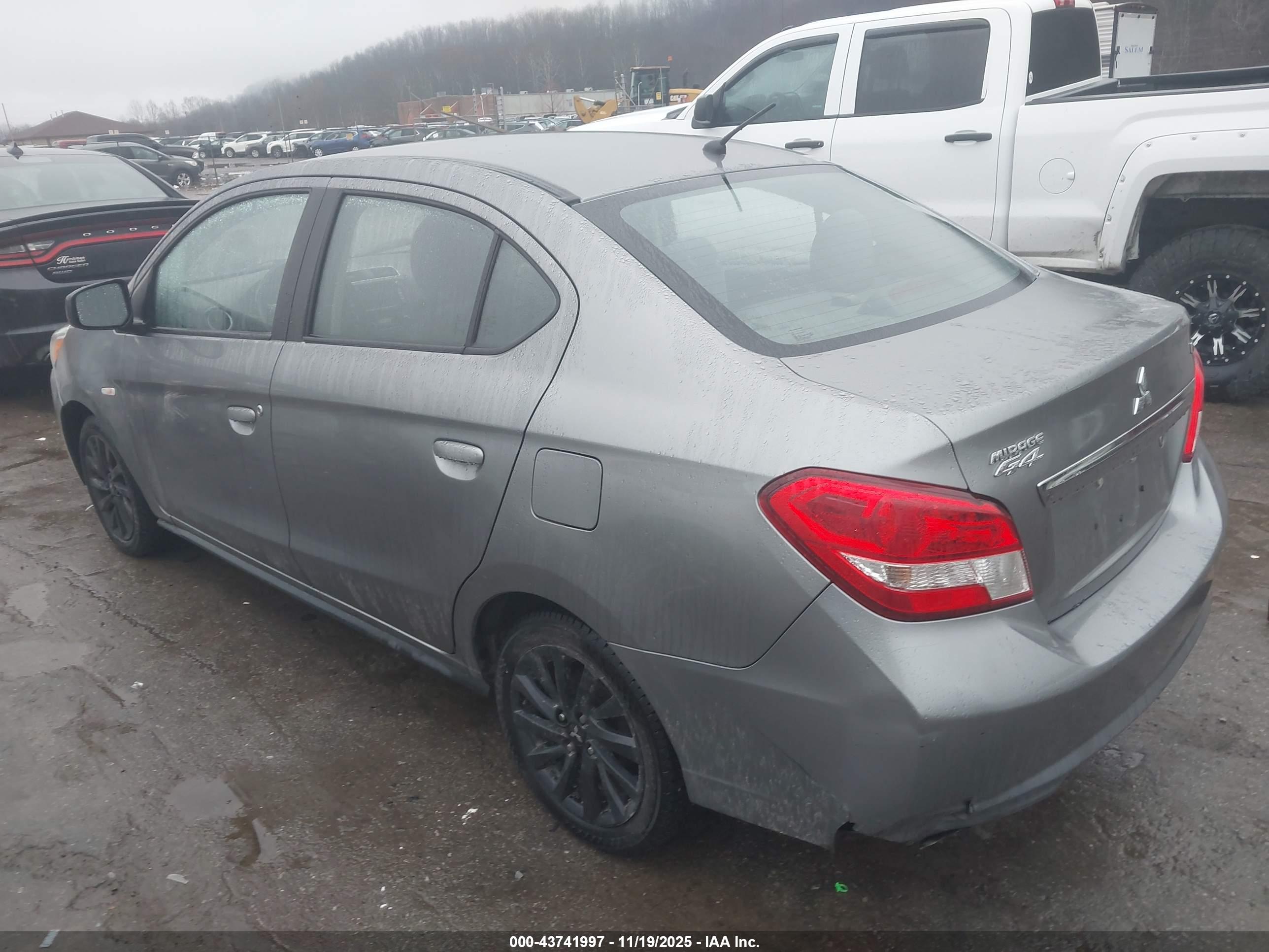 MITSUBISHI MIRAGE image 3