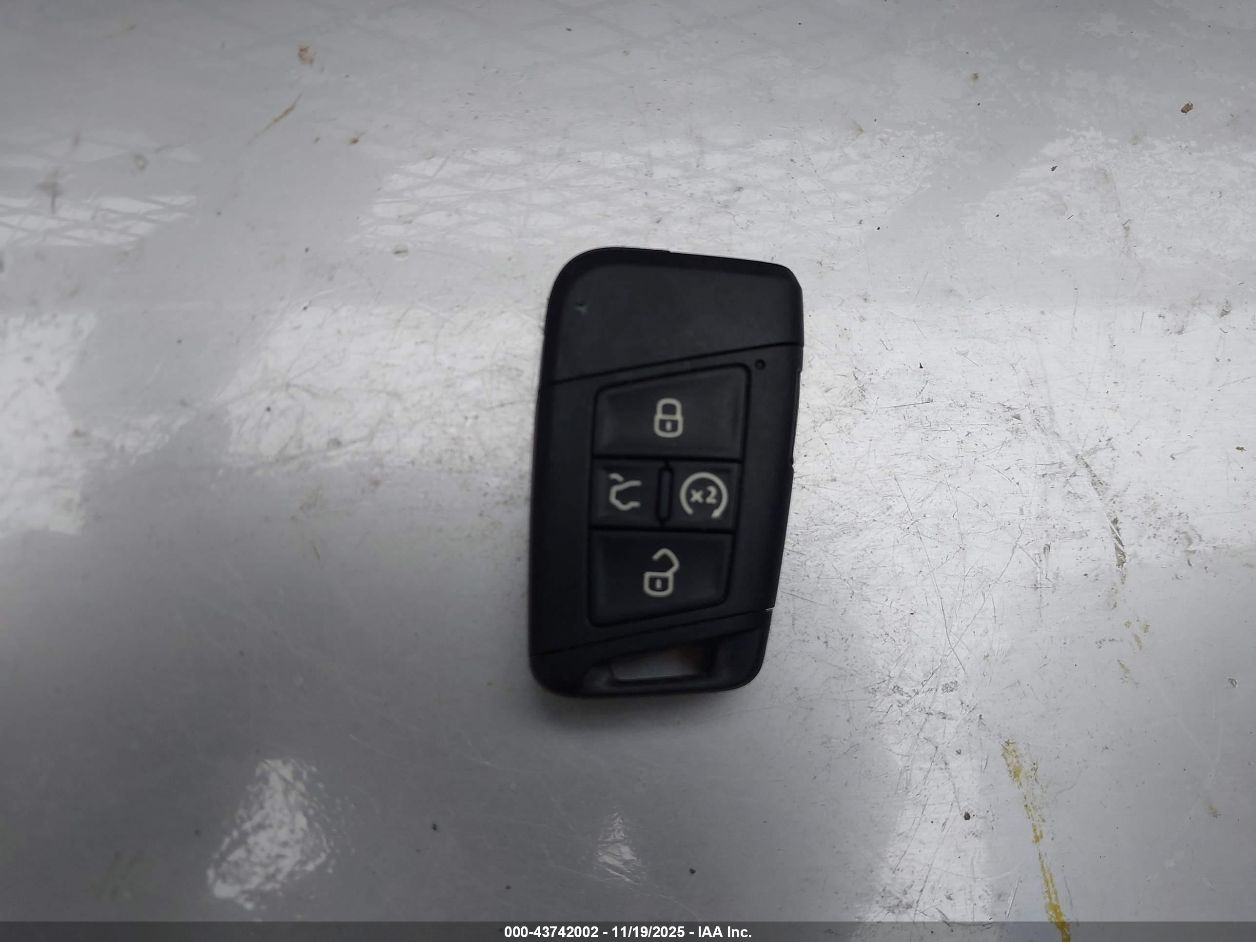 VOLKSWAGEN TAOS image 11