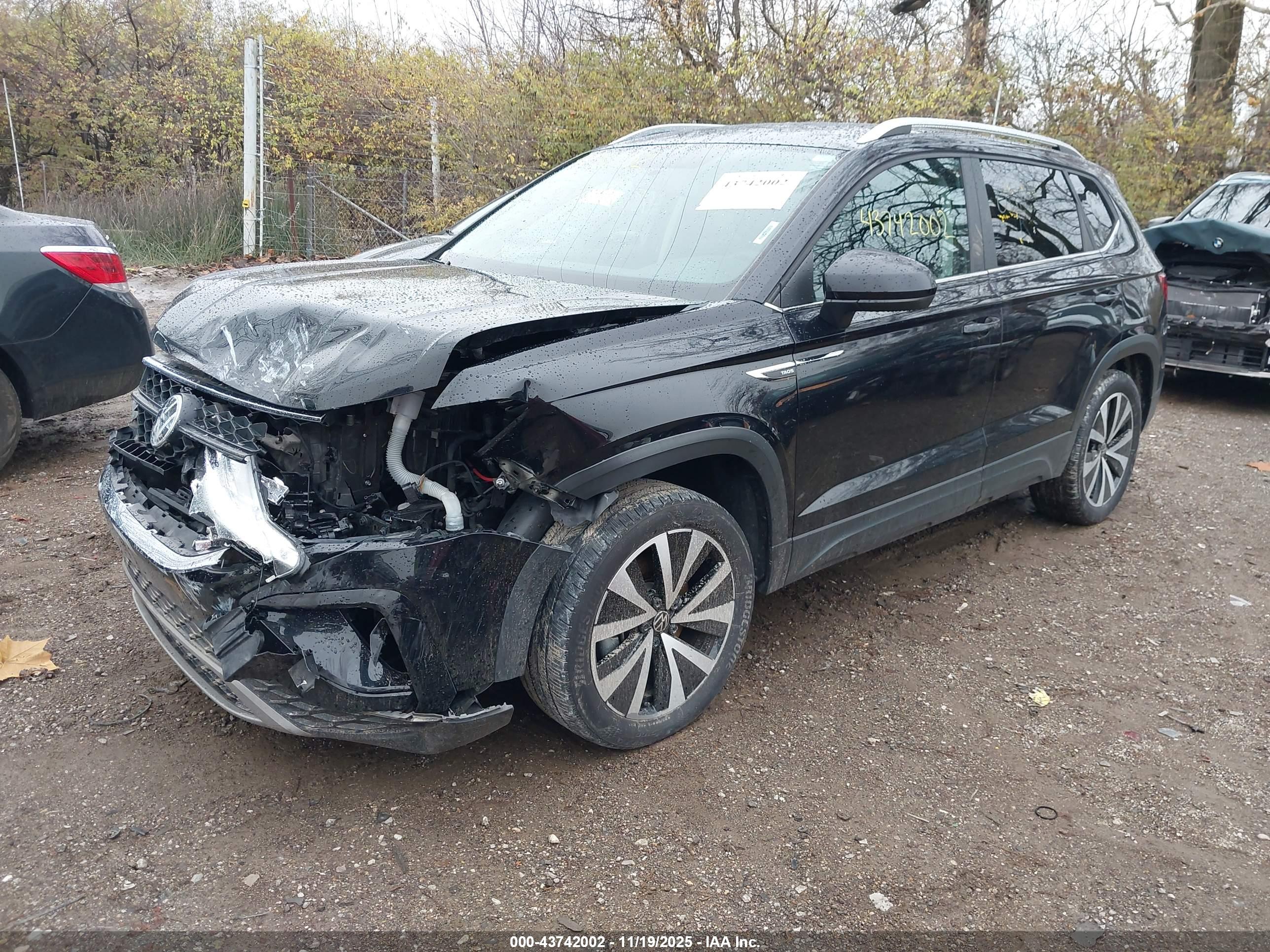 VOLKSWAGEN TAOS image 2
