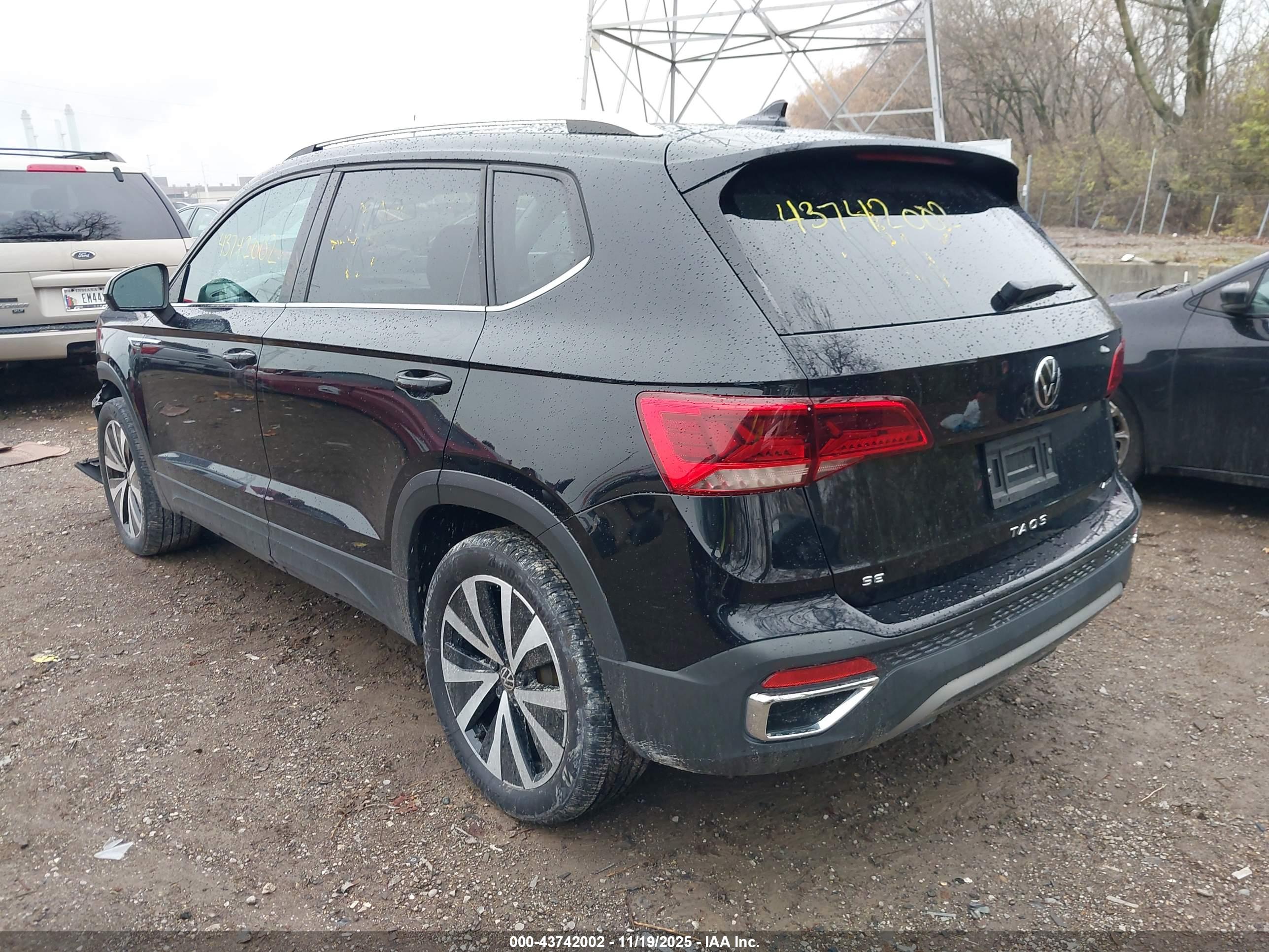 VOLKSWAGEN TAOS image 3