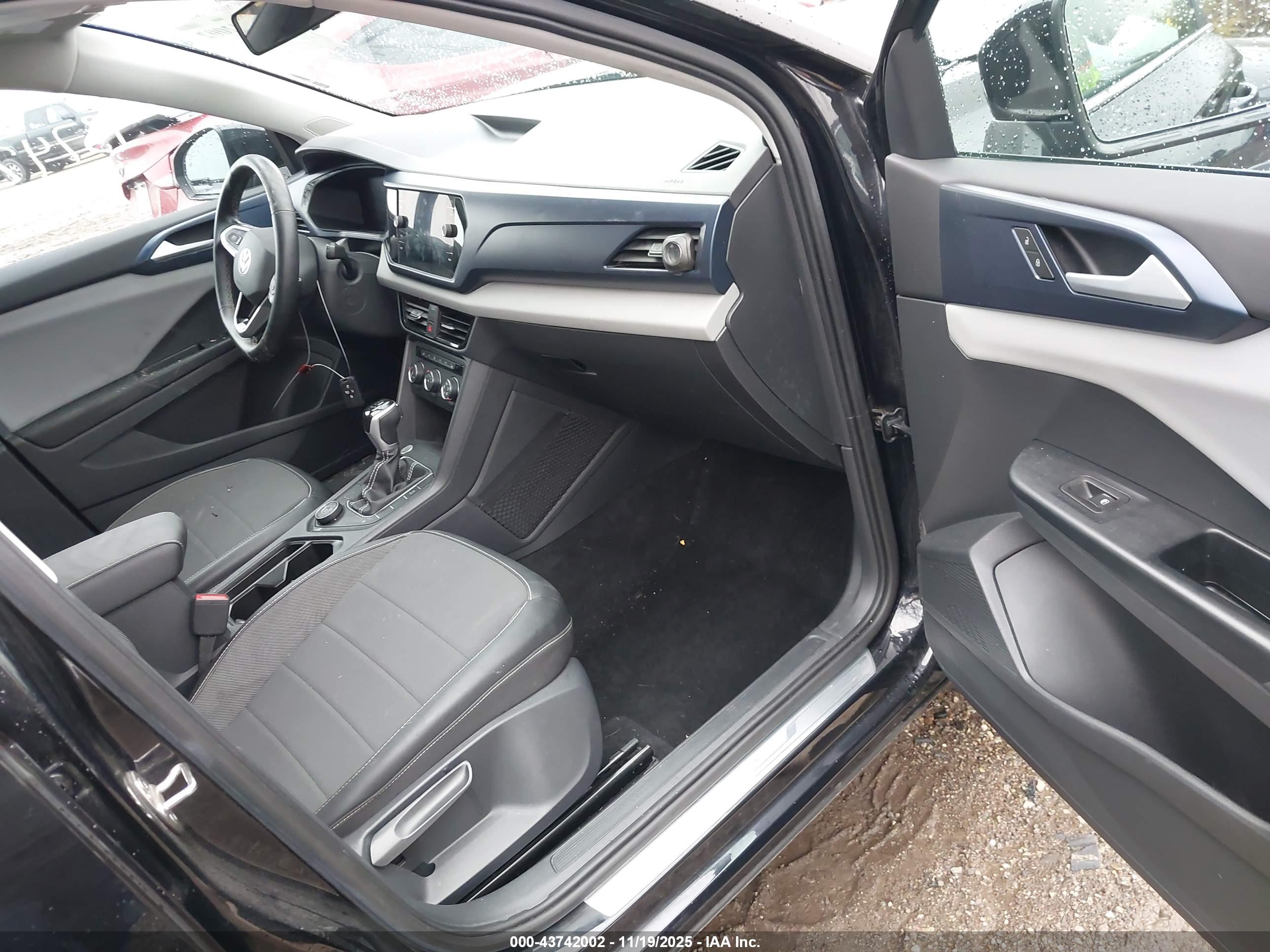VOLKSWAGEN TAOS image 5