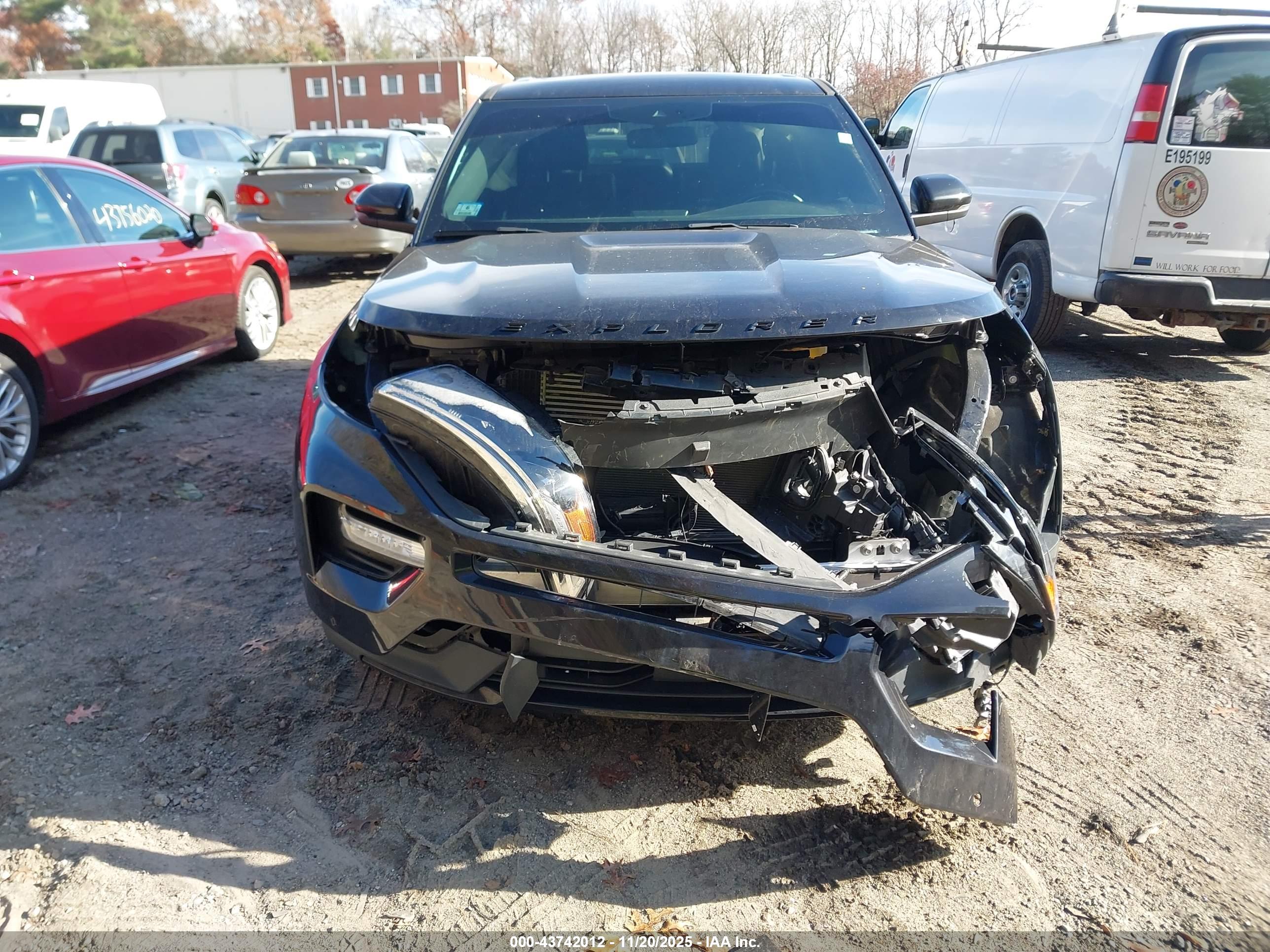 FORD EXPLORER image 6