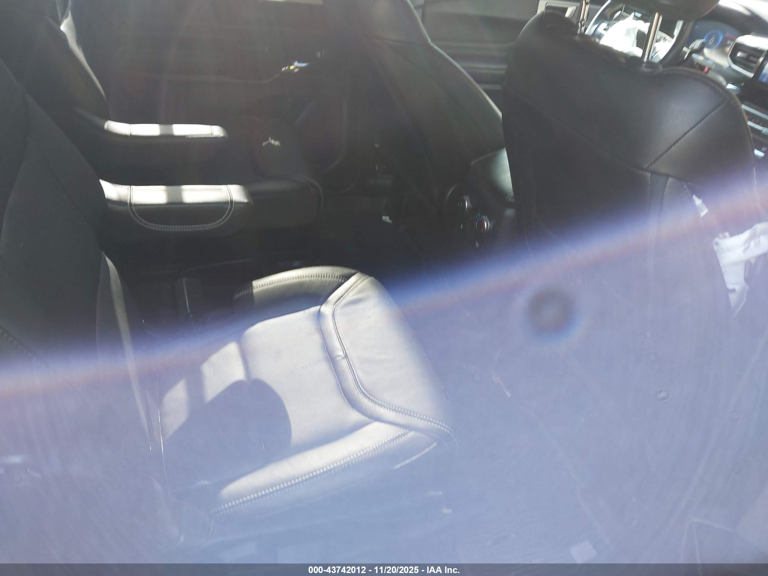FORD EXPLORER image 8