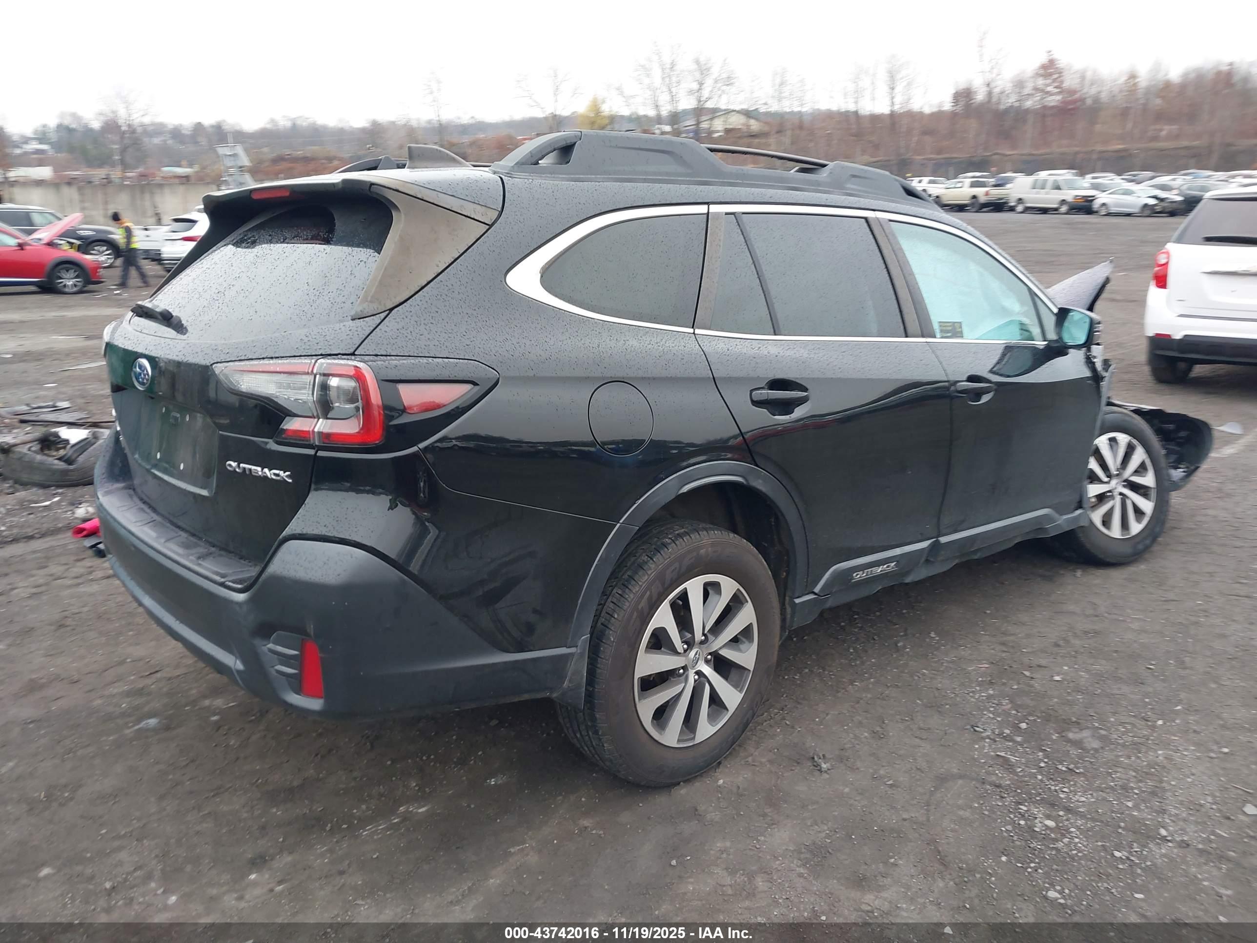 SUBARU OUTBACK image 4