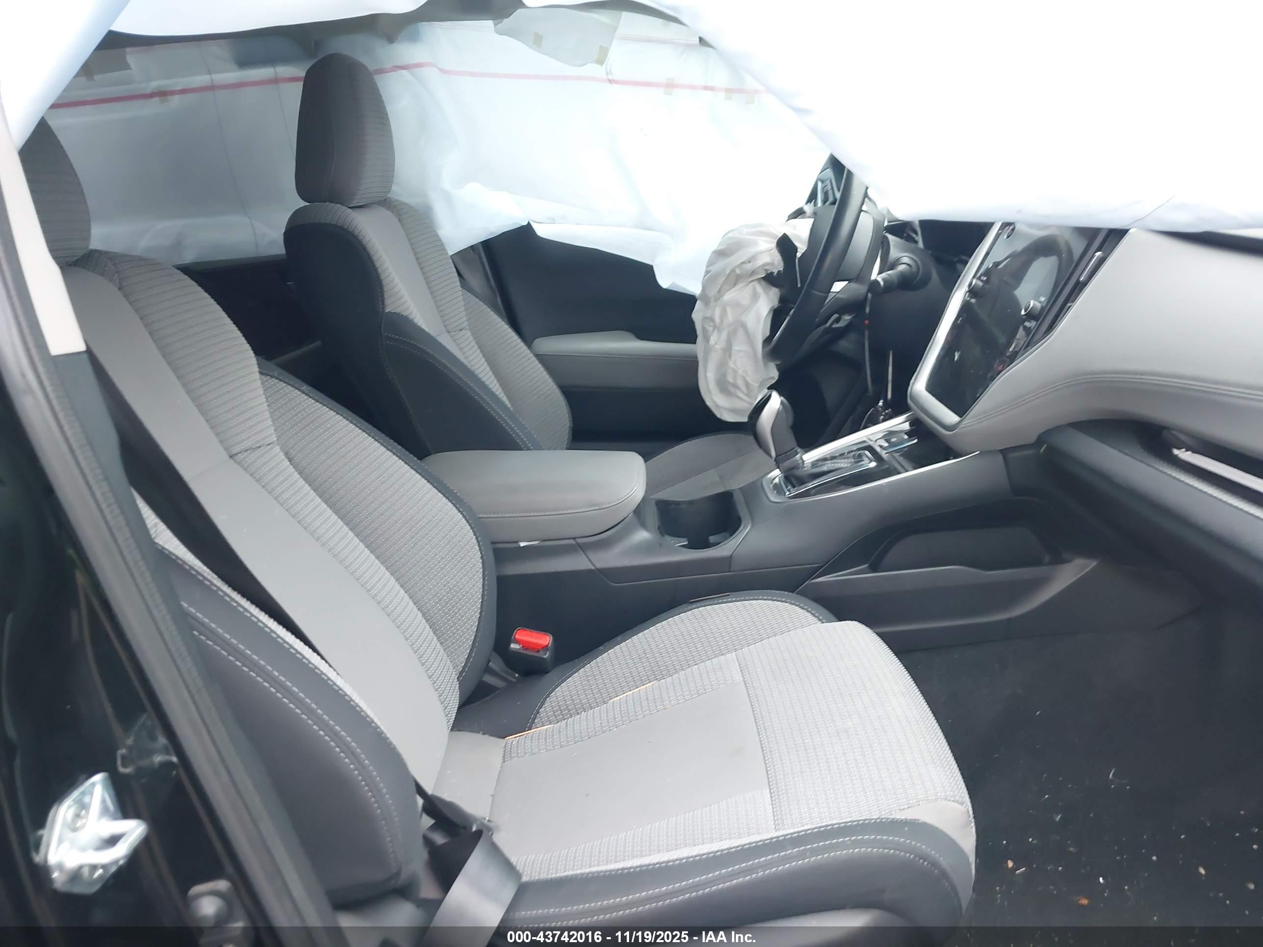SUBARU OUTBACK image 5