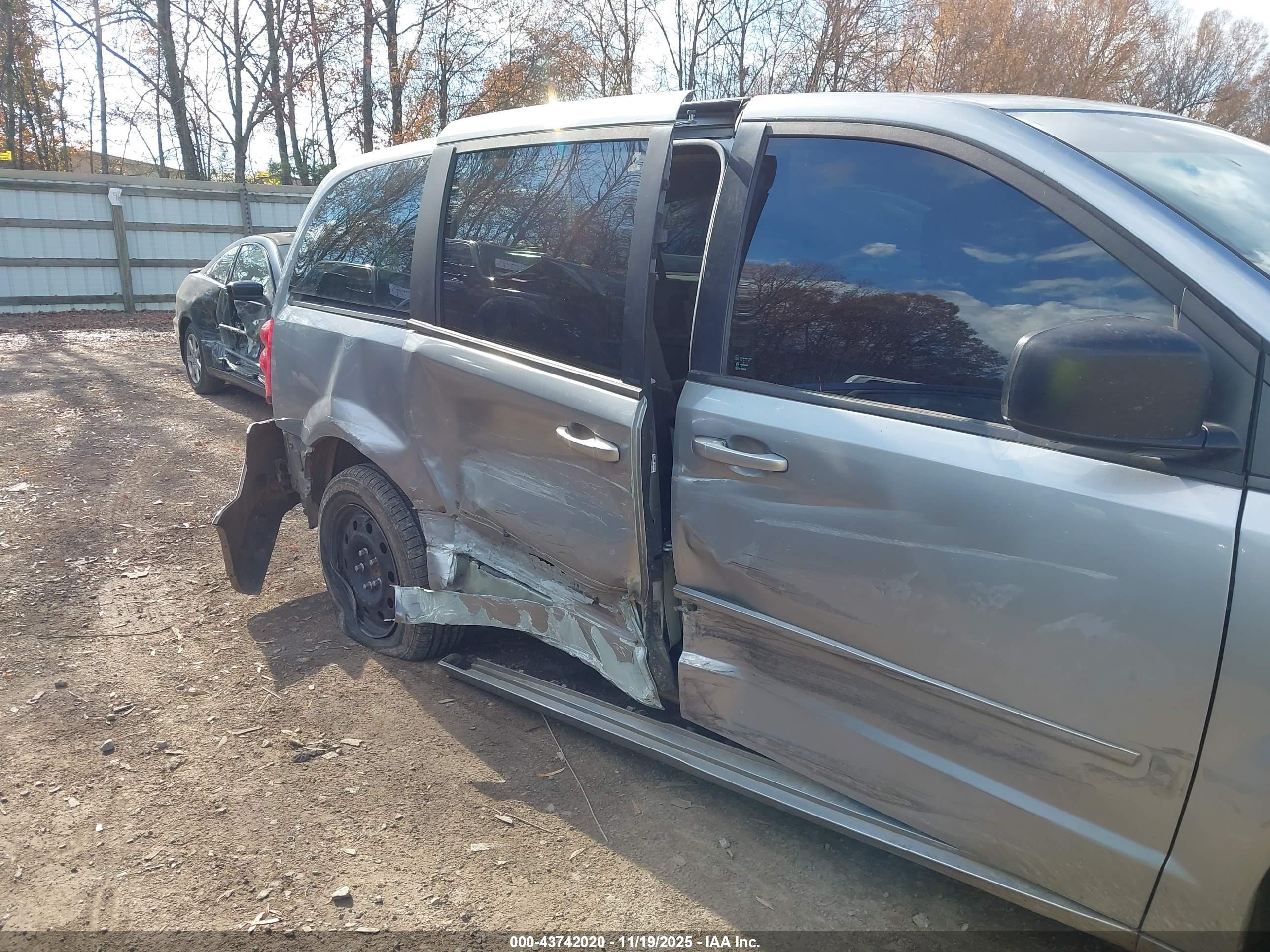 DODGE GRAND image 6