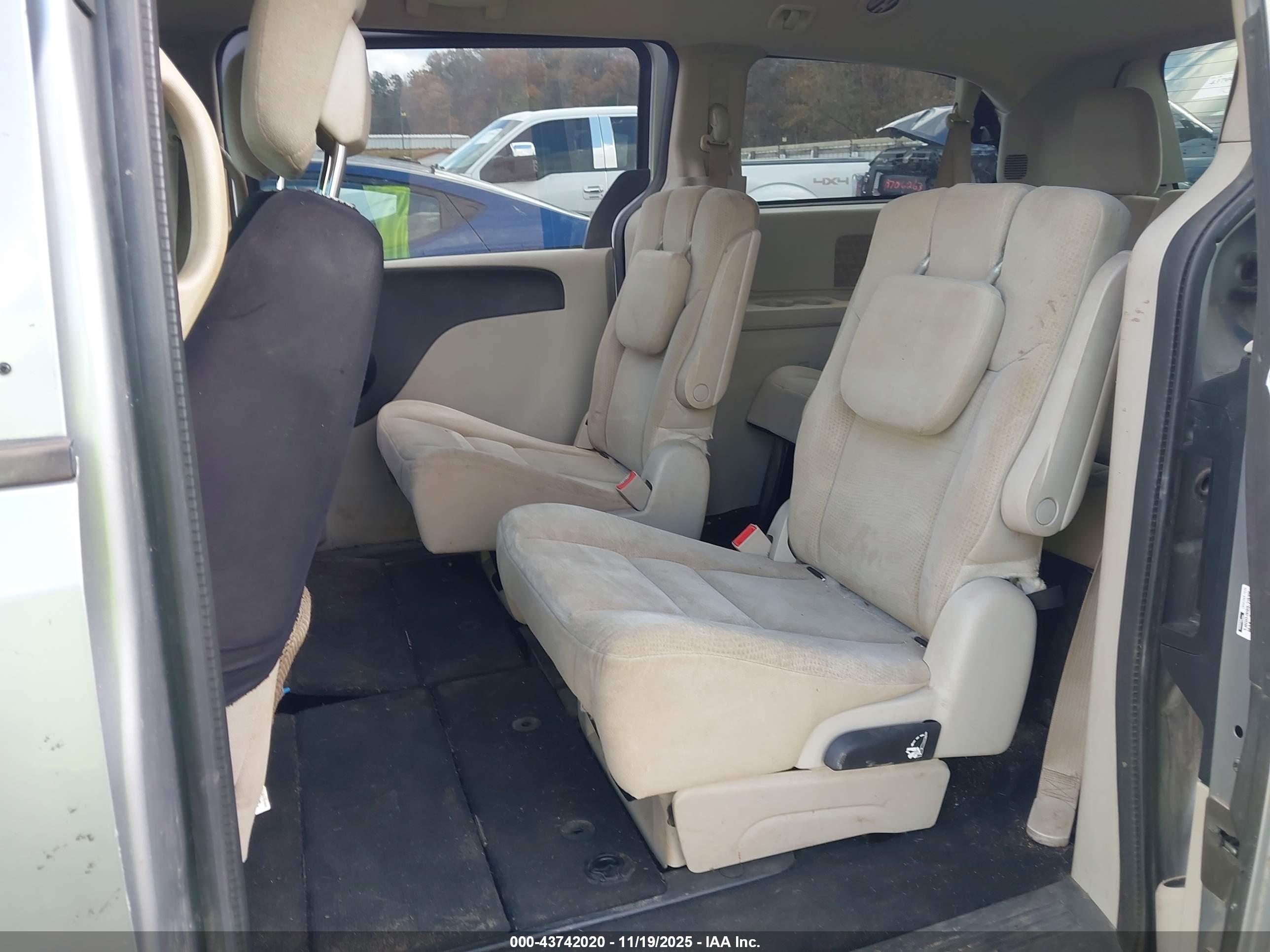 DODGE GRAND image 8