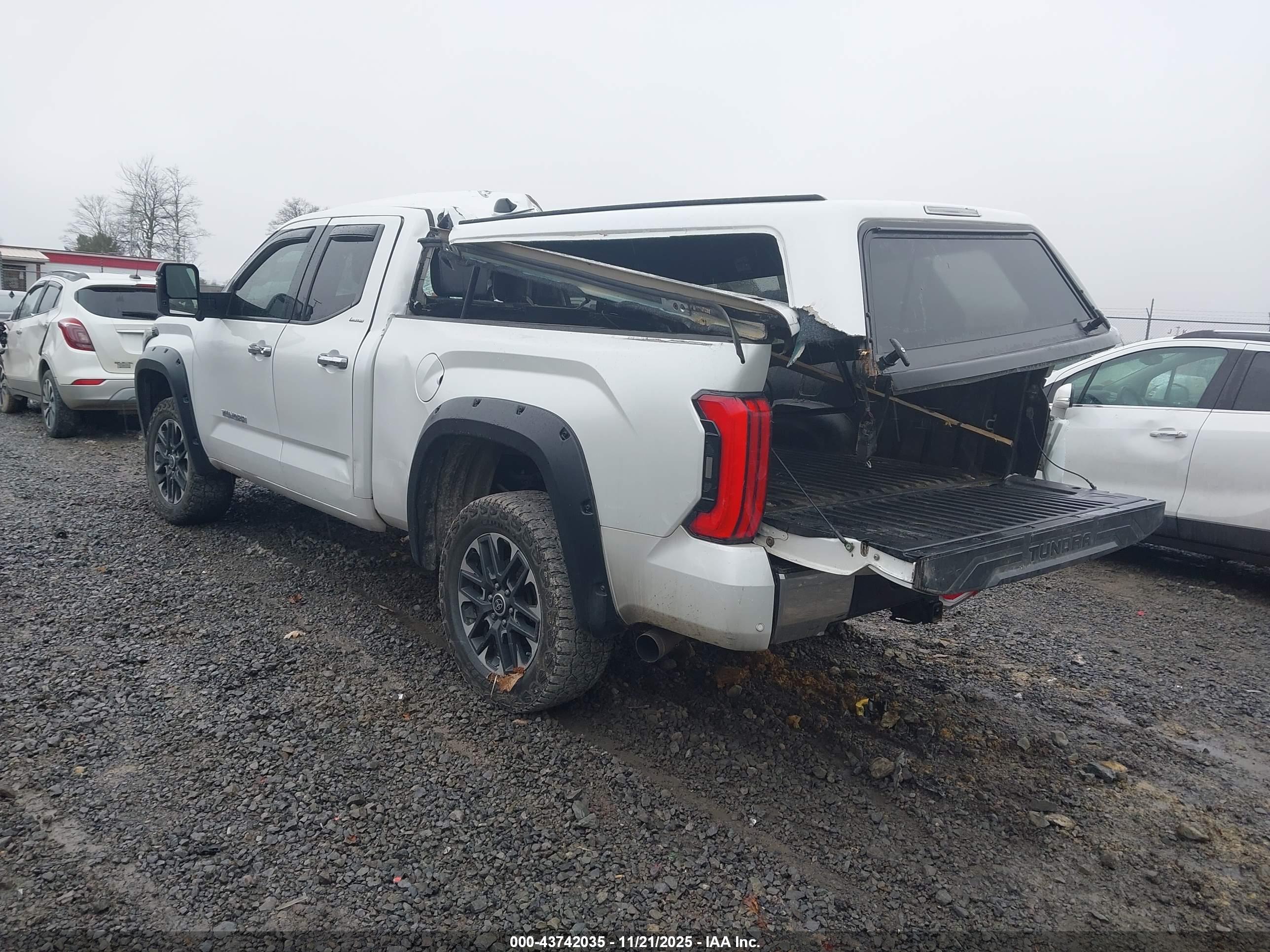 TOYOTA TUNDRA image 3