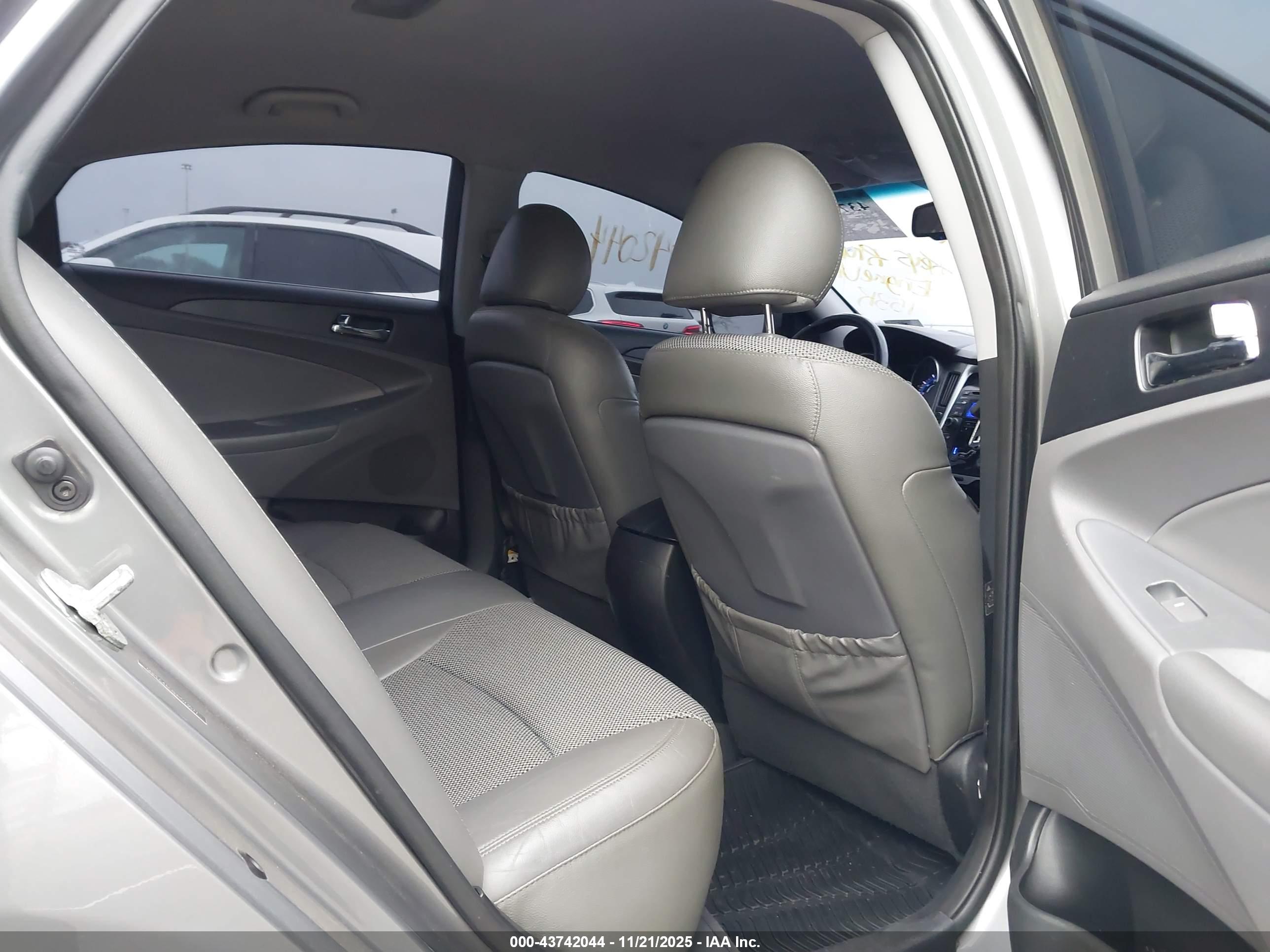 HYUNDAI SONATA image 8