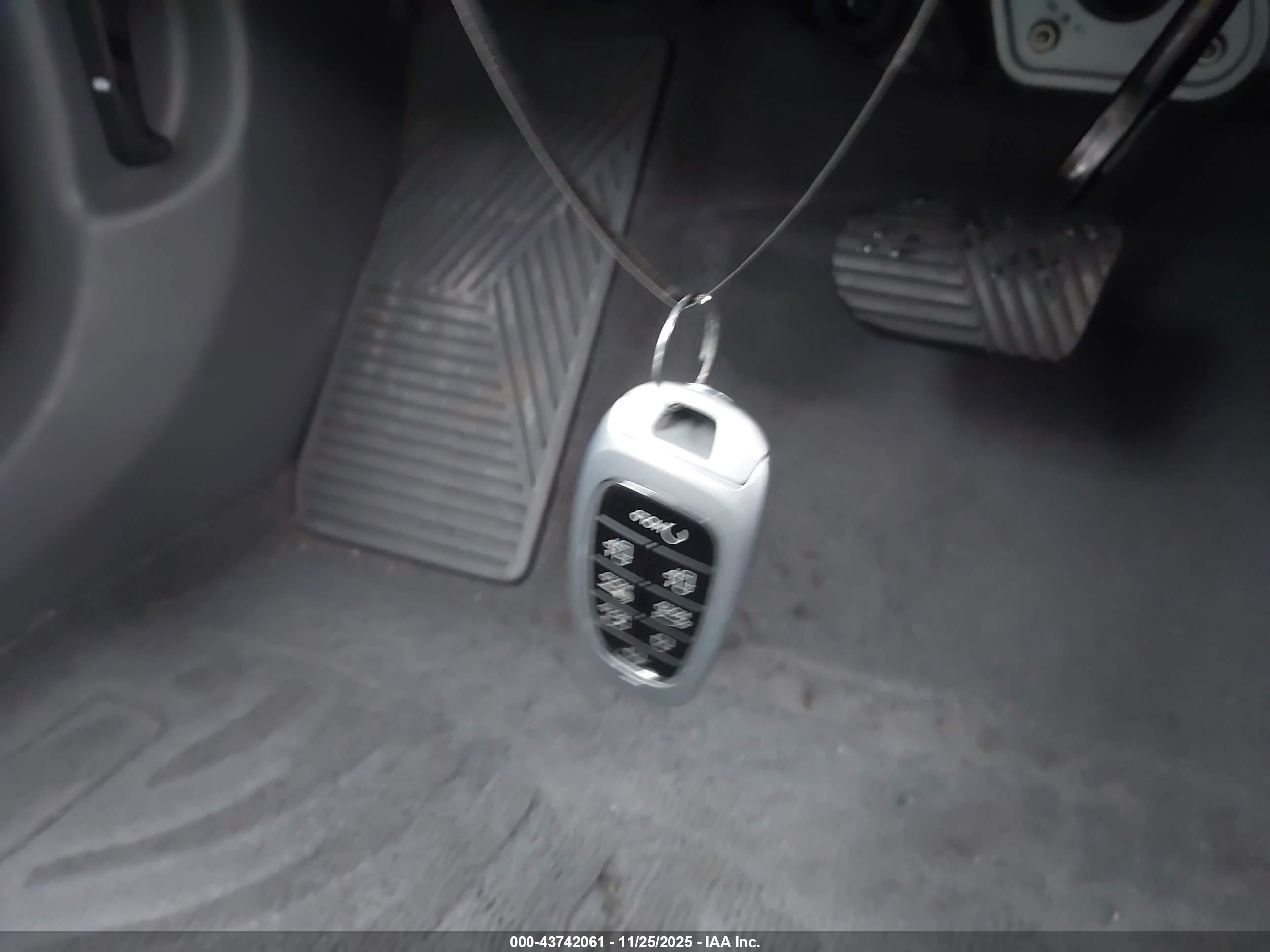 HYUNDAI IONIQ image 11