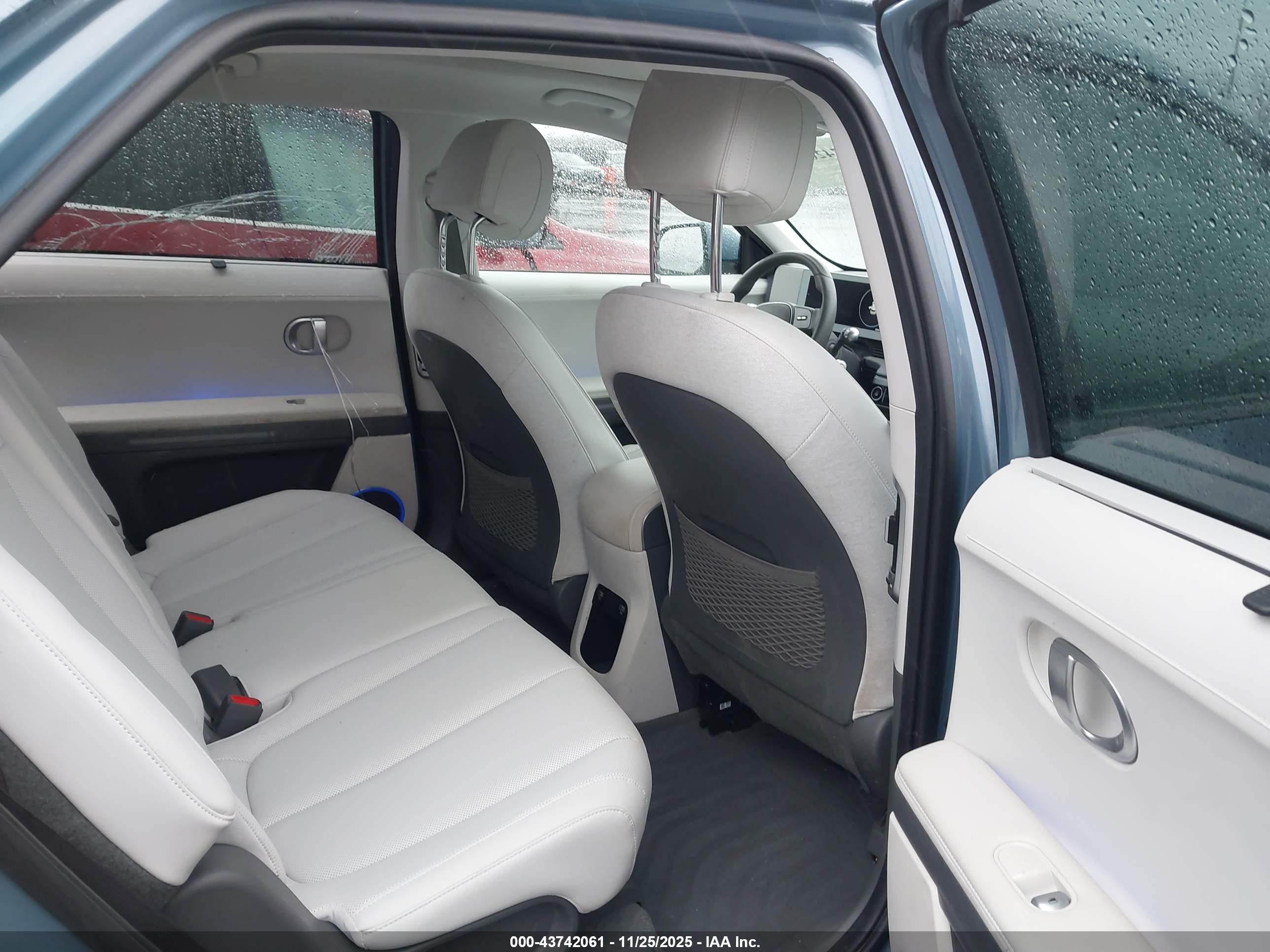 HYUNDAI IONIQ image 8