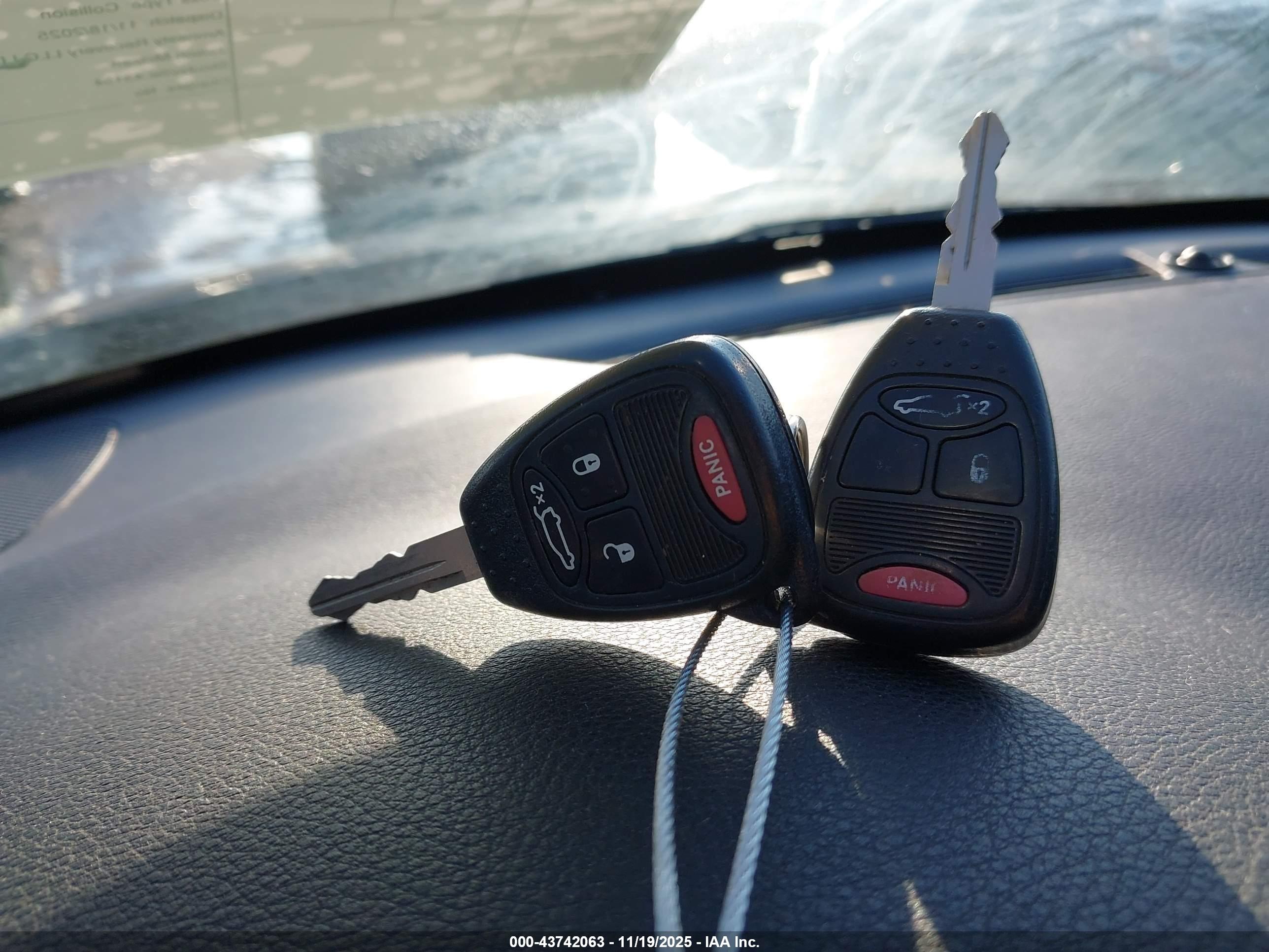 CHRYSLER 200 image 11