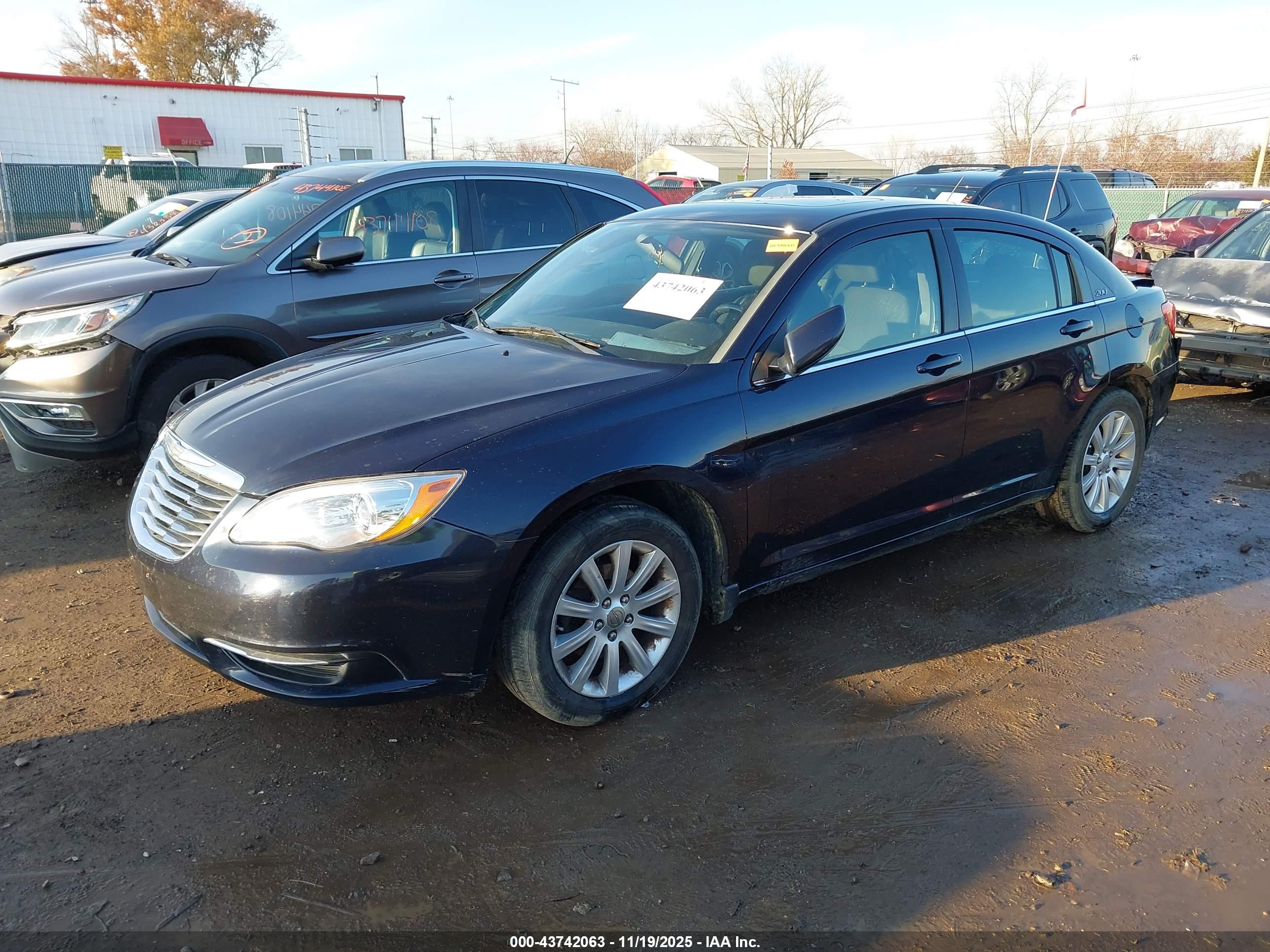 CHRYSLER 200 image 2