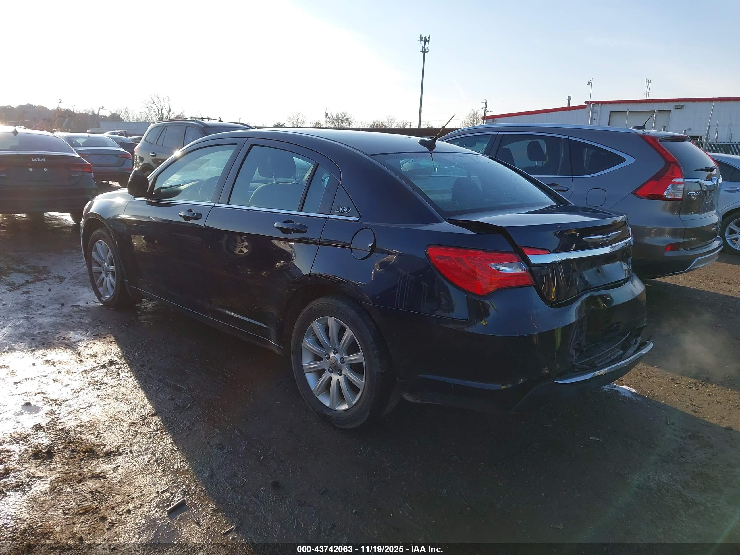 CHRYSLER 200 image 3