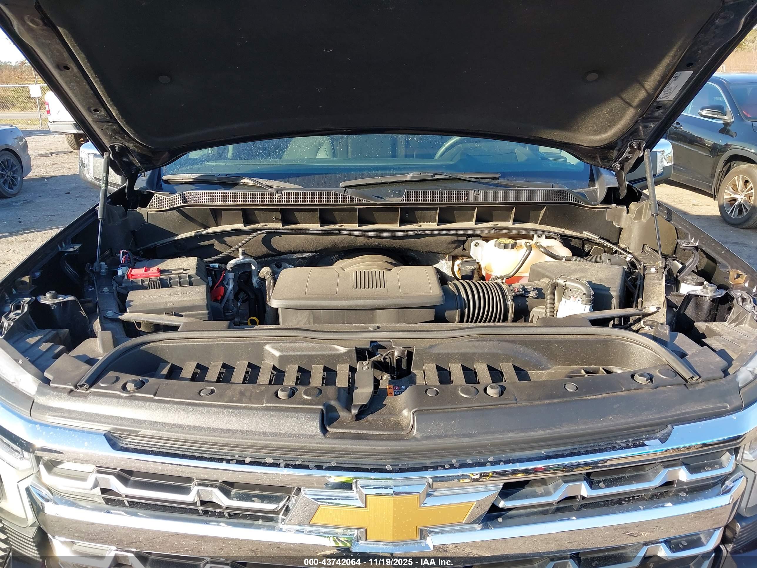 CHEVROLET SILVERADO image 10