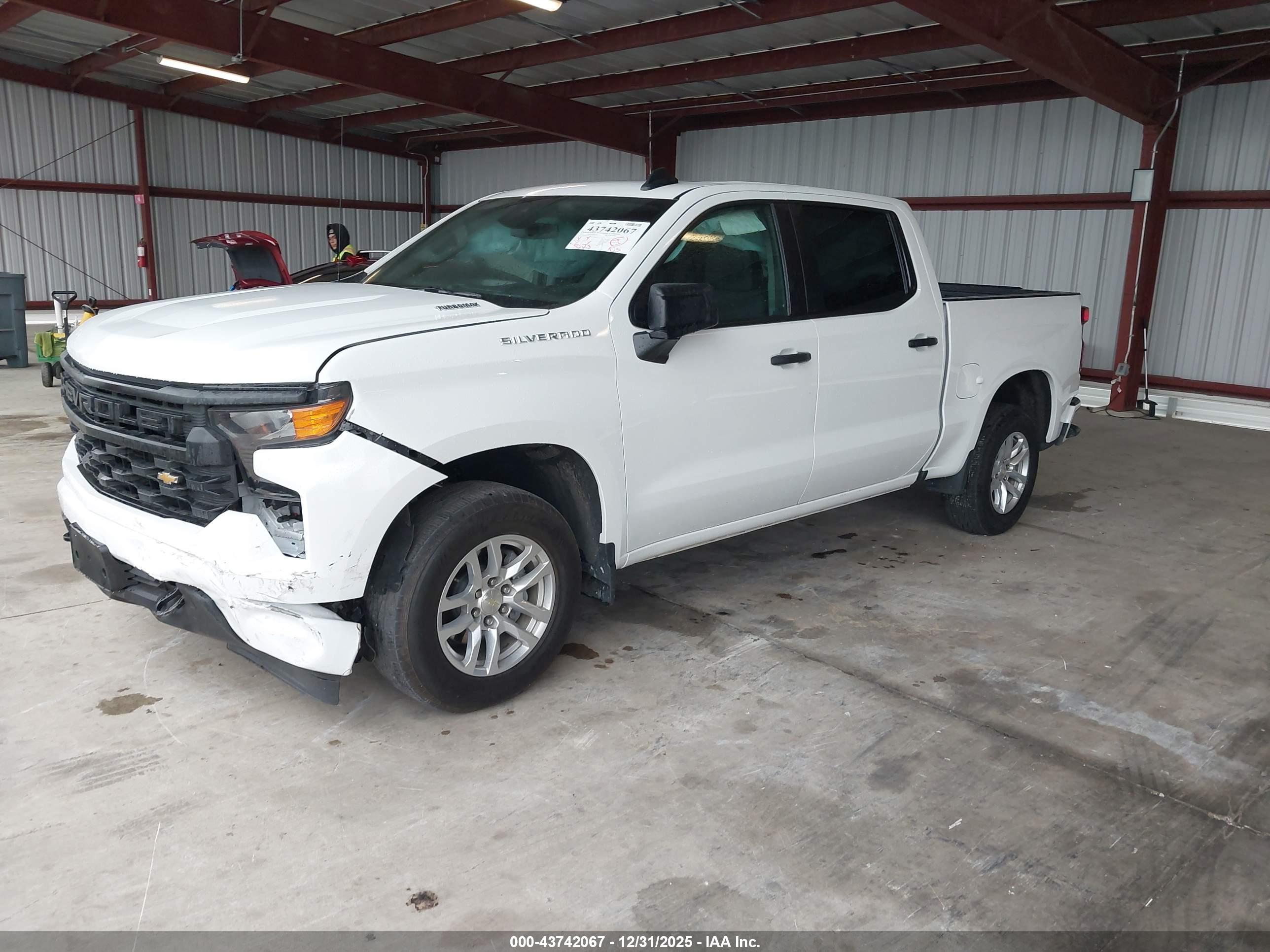 CHEVROLET SILVERADO image 2