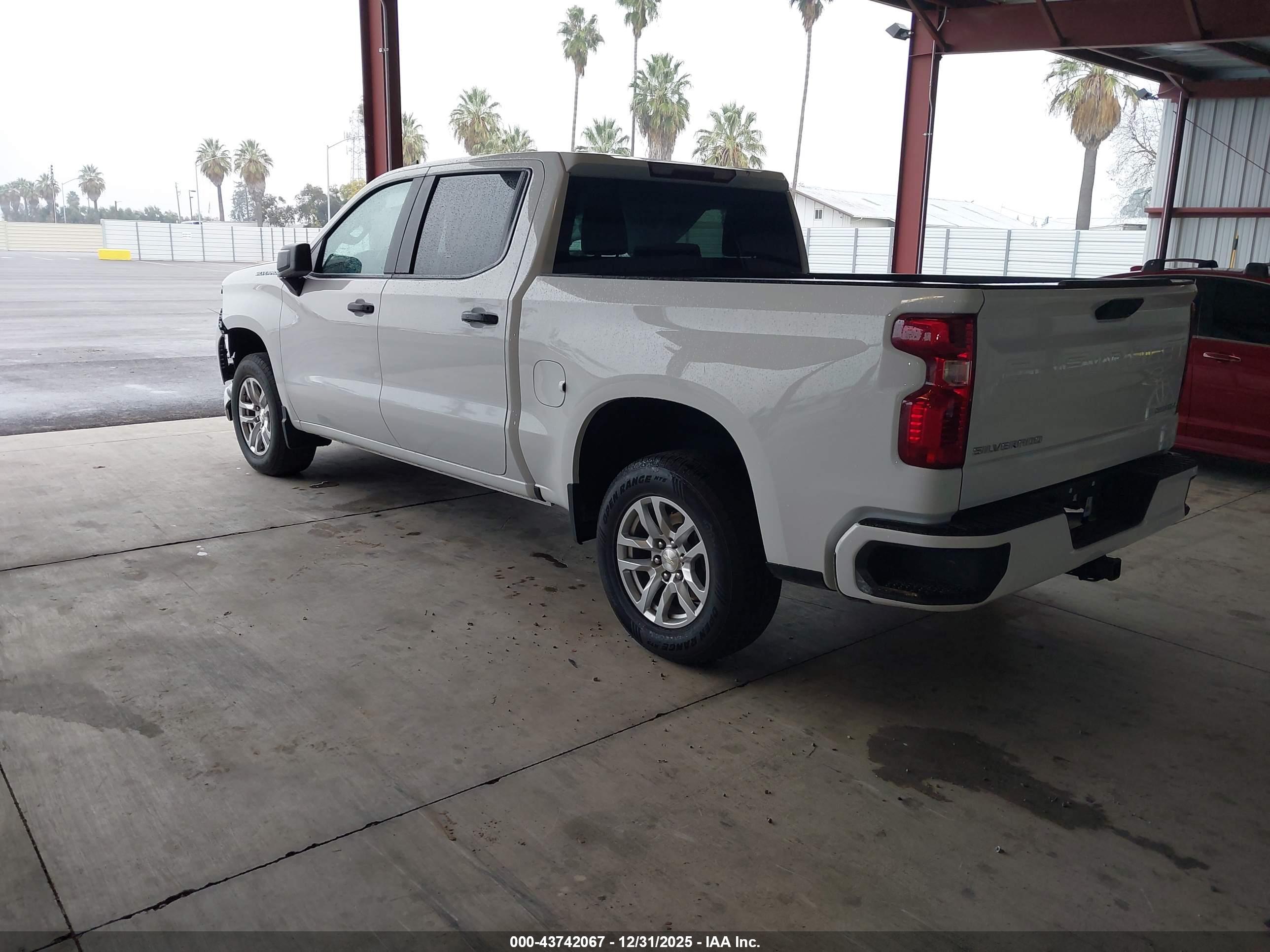 CHEVROLET SILVERADO image 3