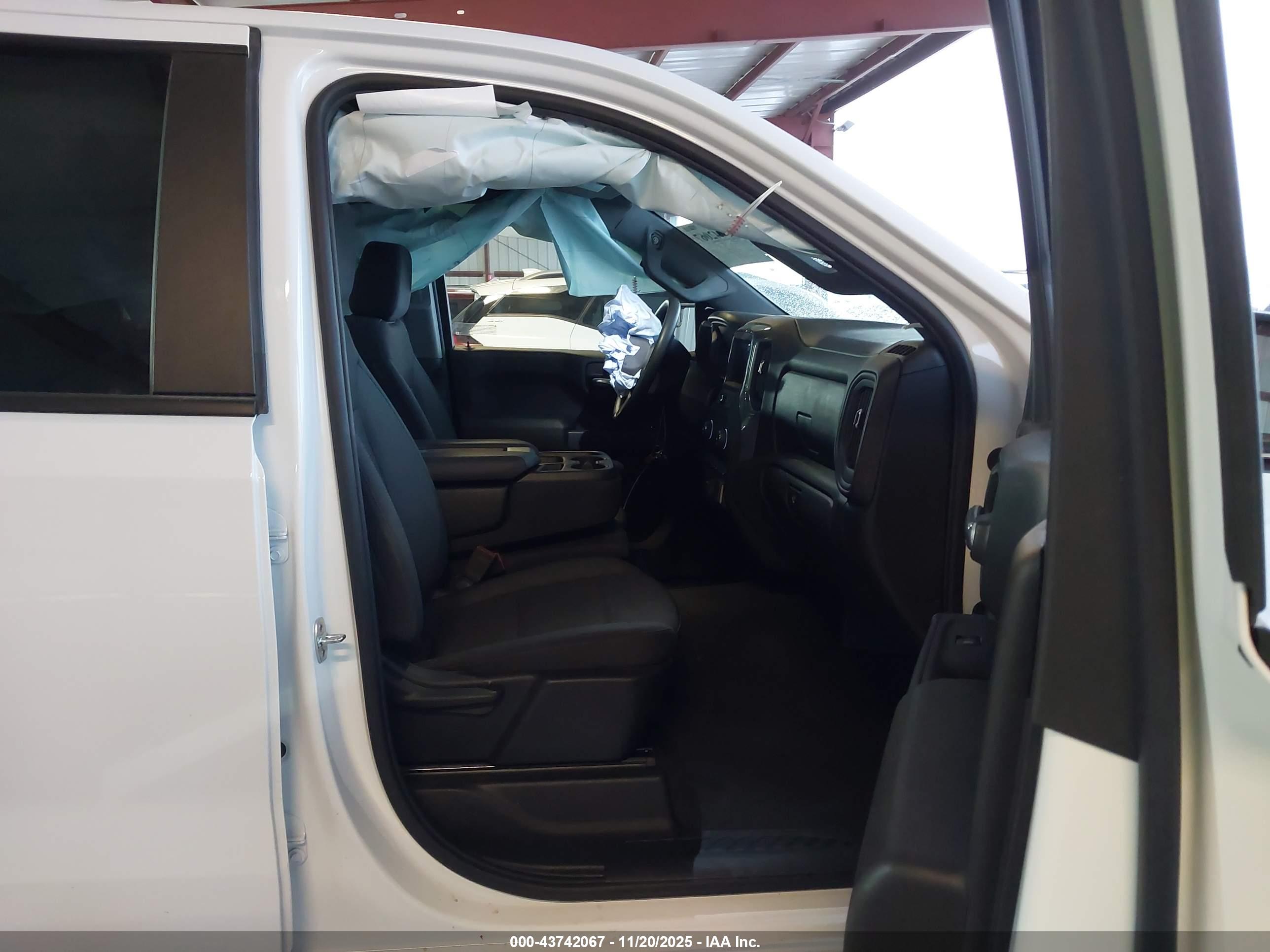 CHEVROLET SILVERADO image 5