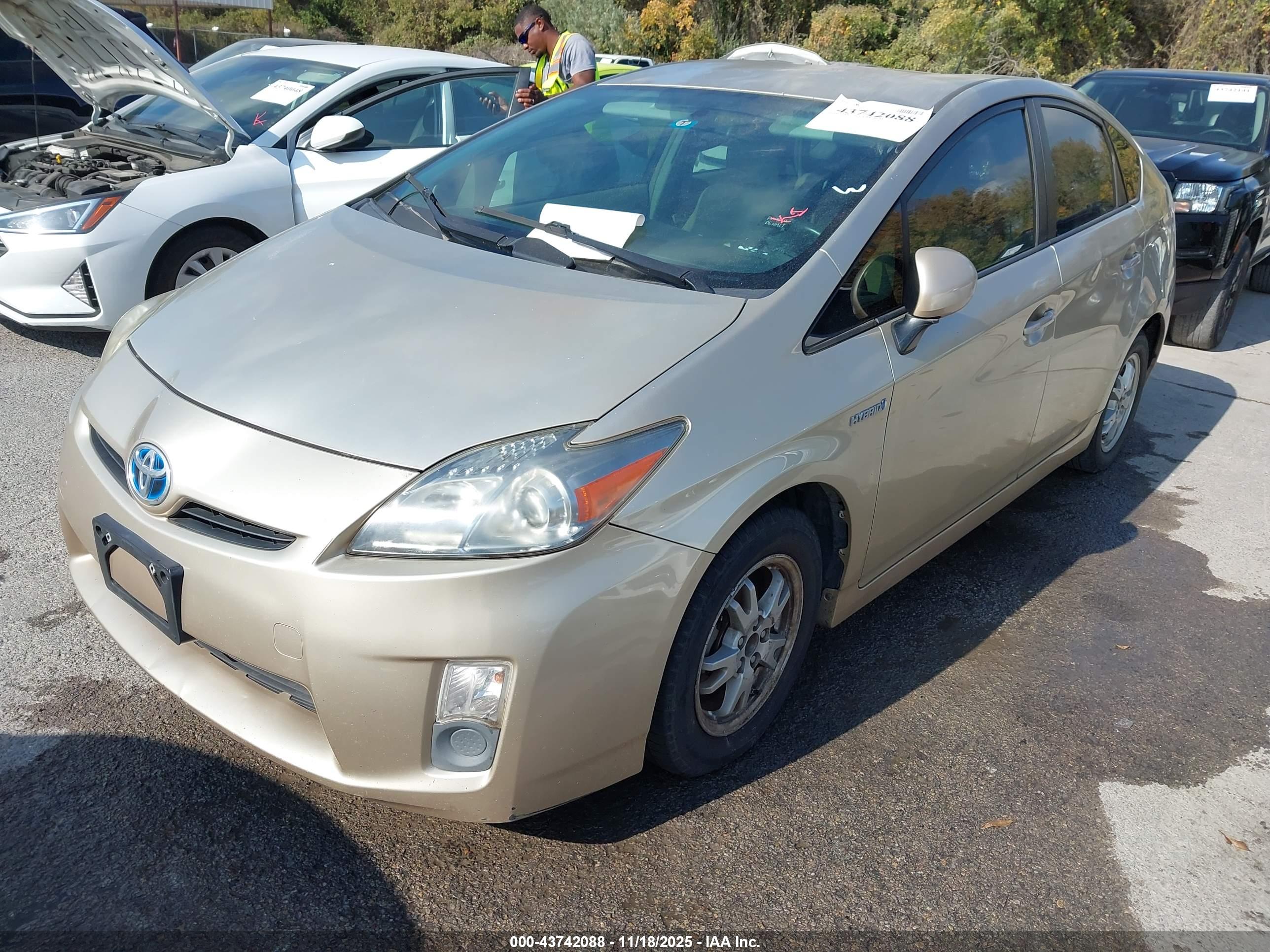 TOYOTA PRIUS image 2