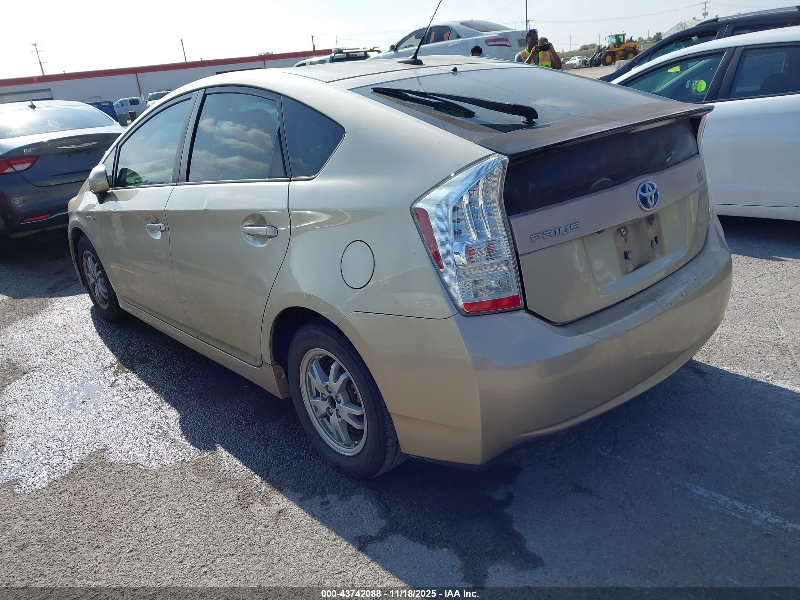 TOYOTA PRIUS image 3