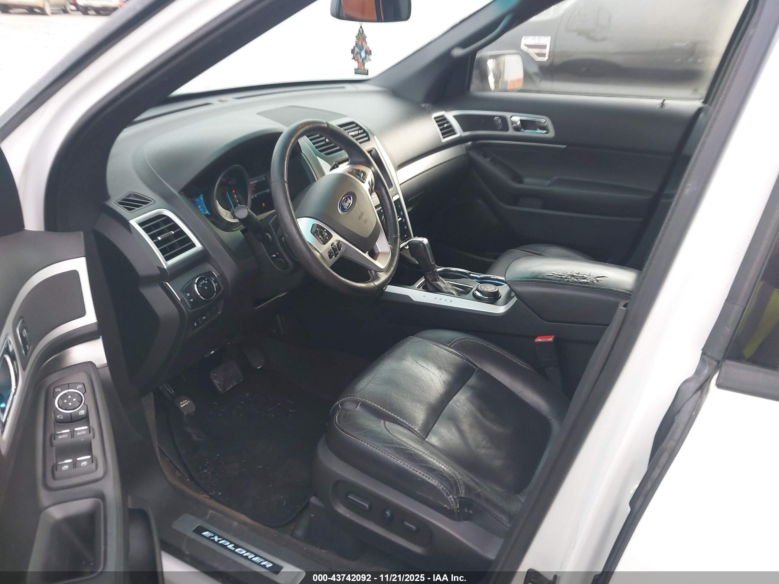 FORD EXPLORER image 5