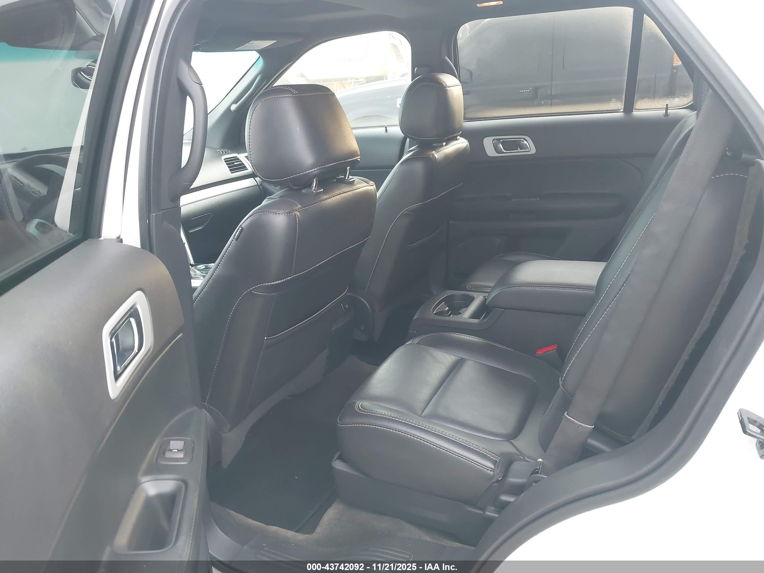 FORD EXPLORER image 8