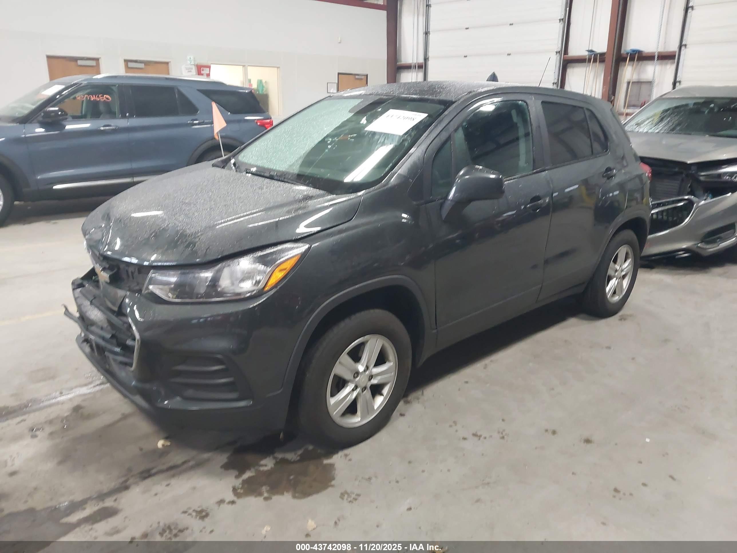 CHEVROLET TRAX image 2
