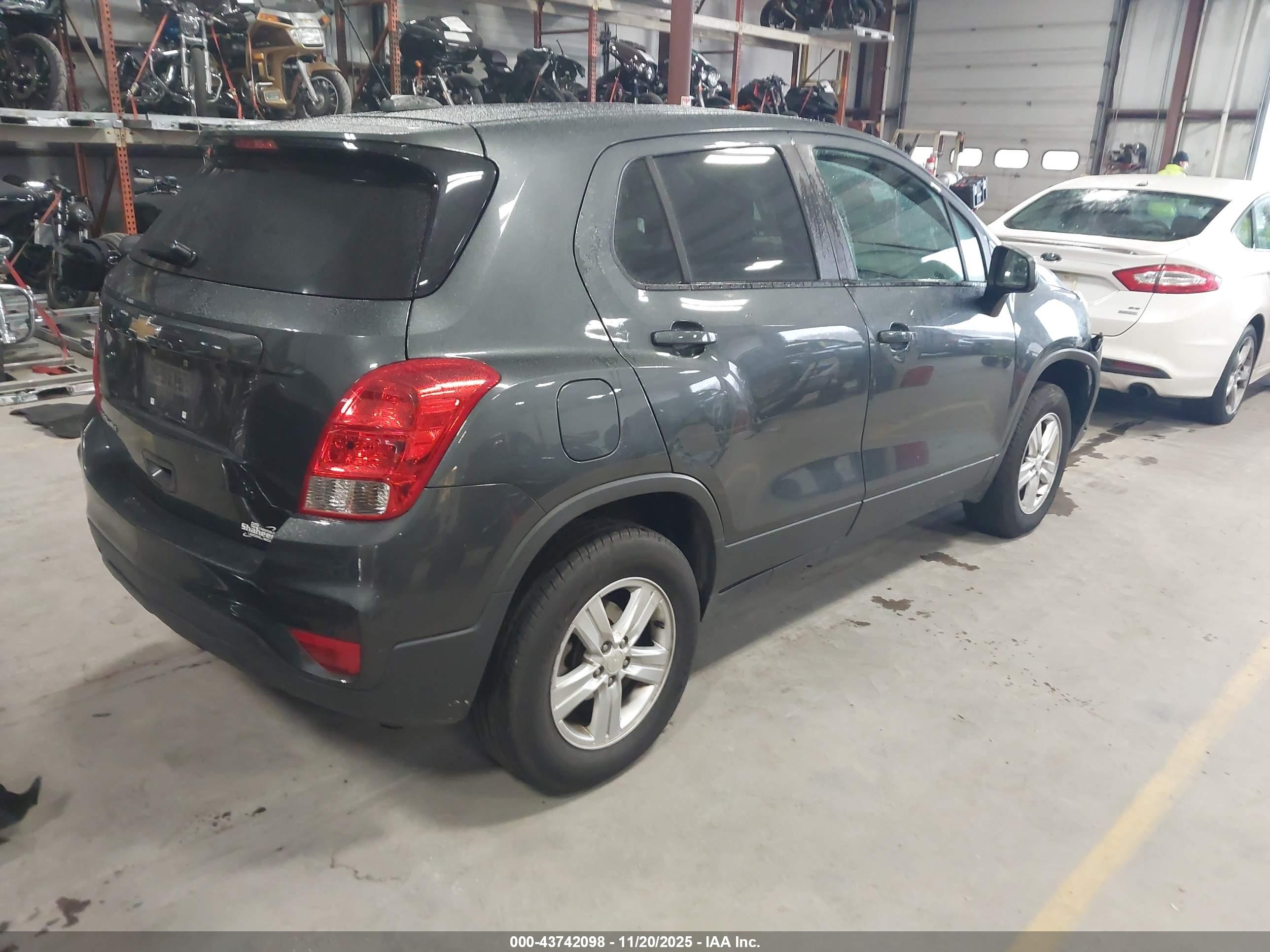 CHEVROLET TRAX image 4