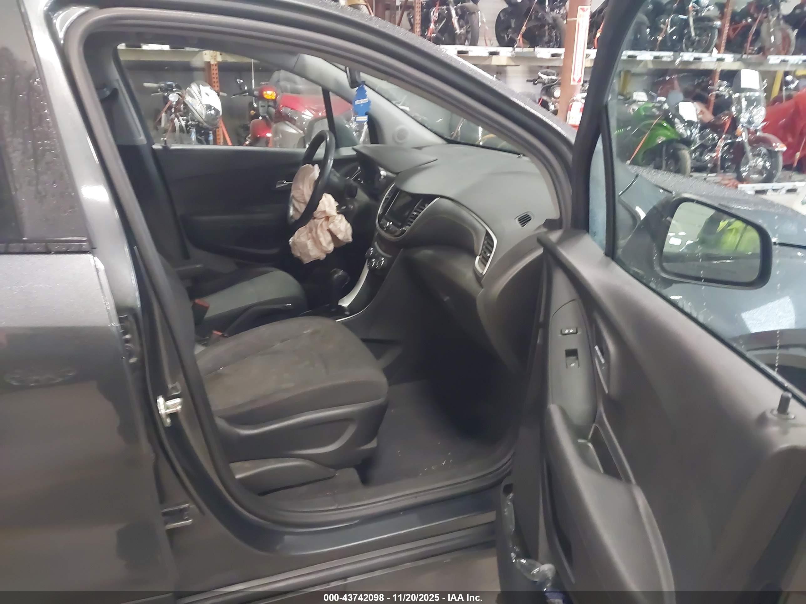 CHEVROLET TRAX image 5