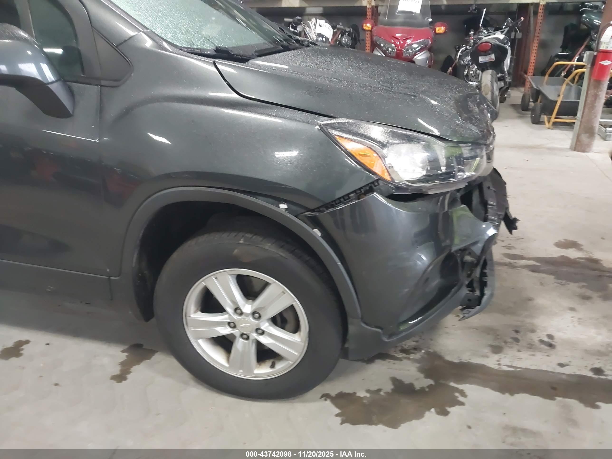 CHEVROLET TRAX image 6