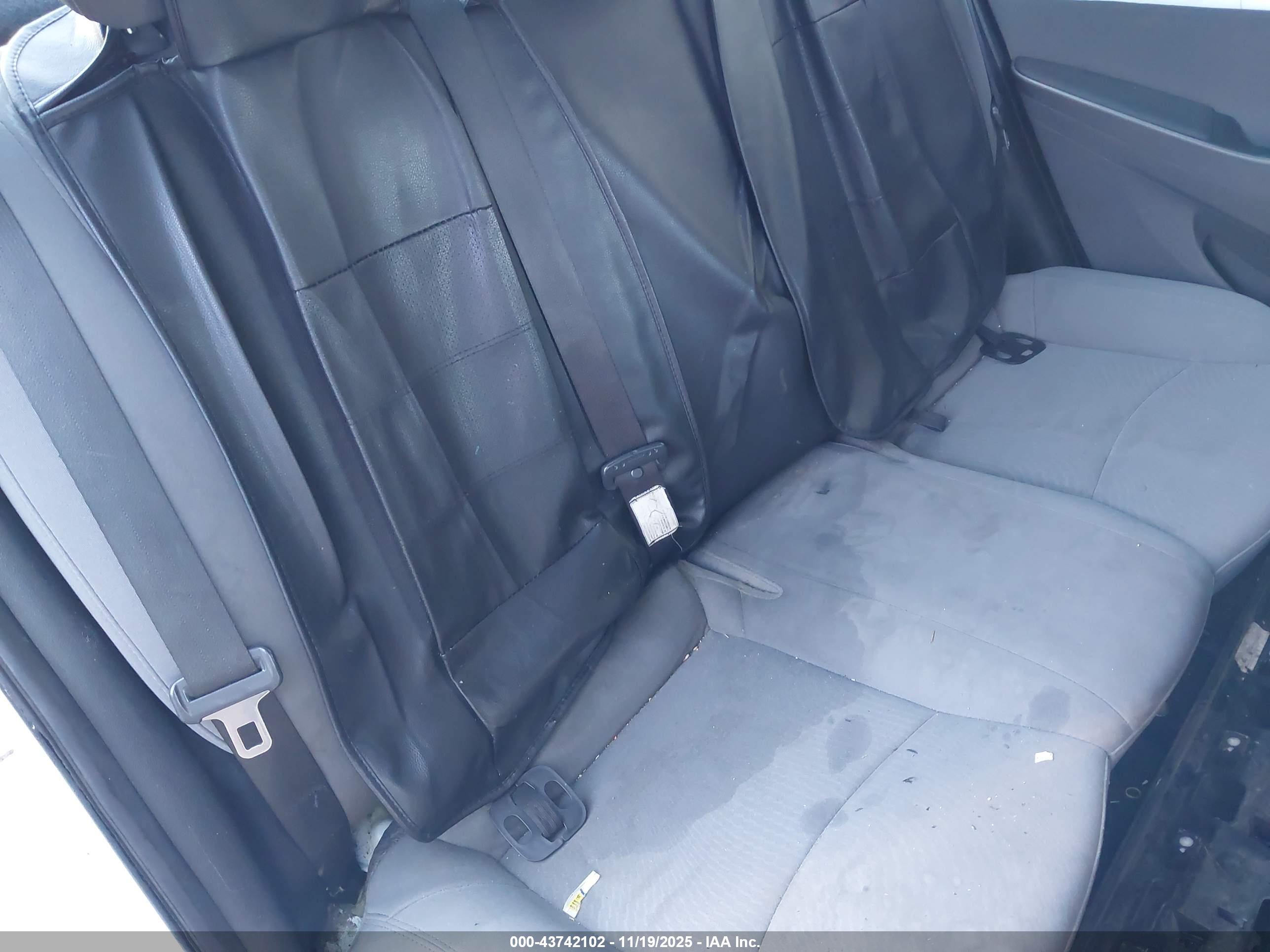 HYUNDAI ELANTRA image 8