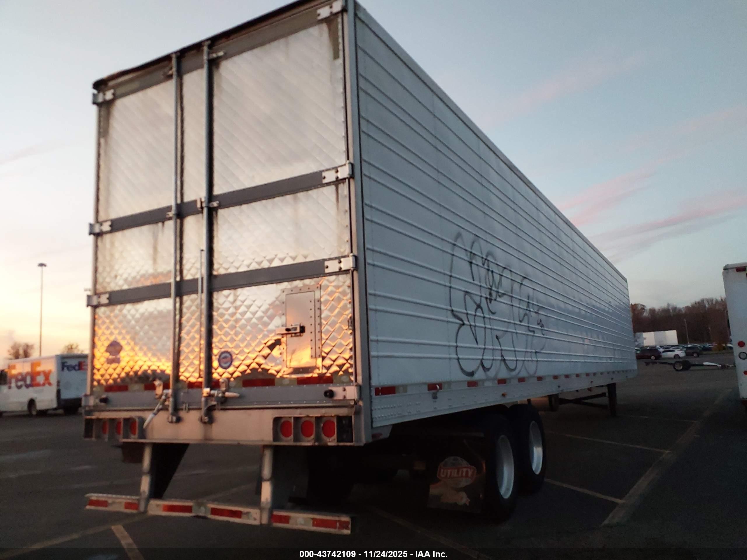 UTILITY TRAILER image 4