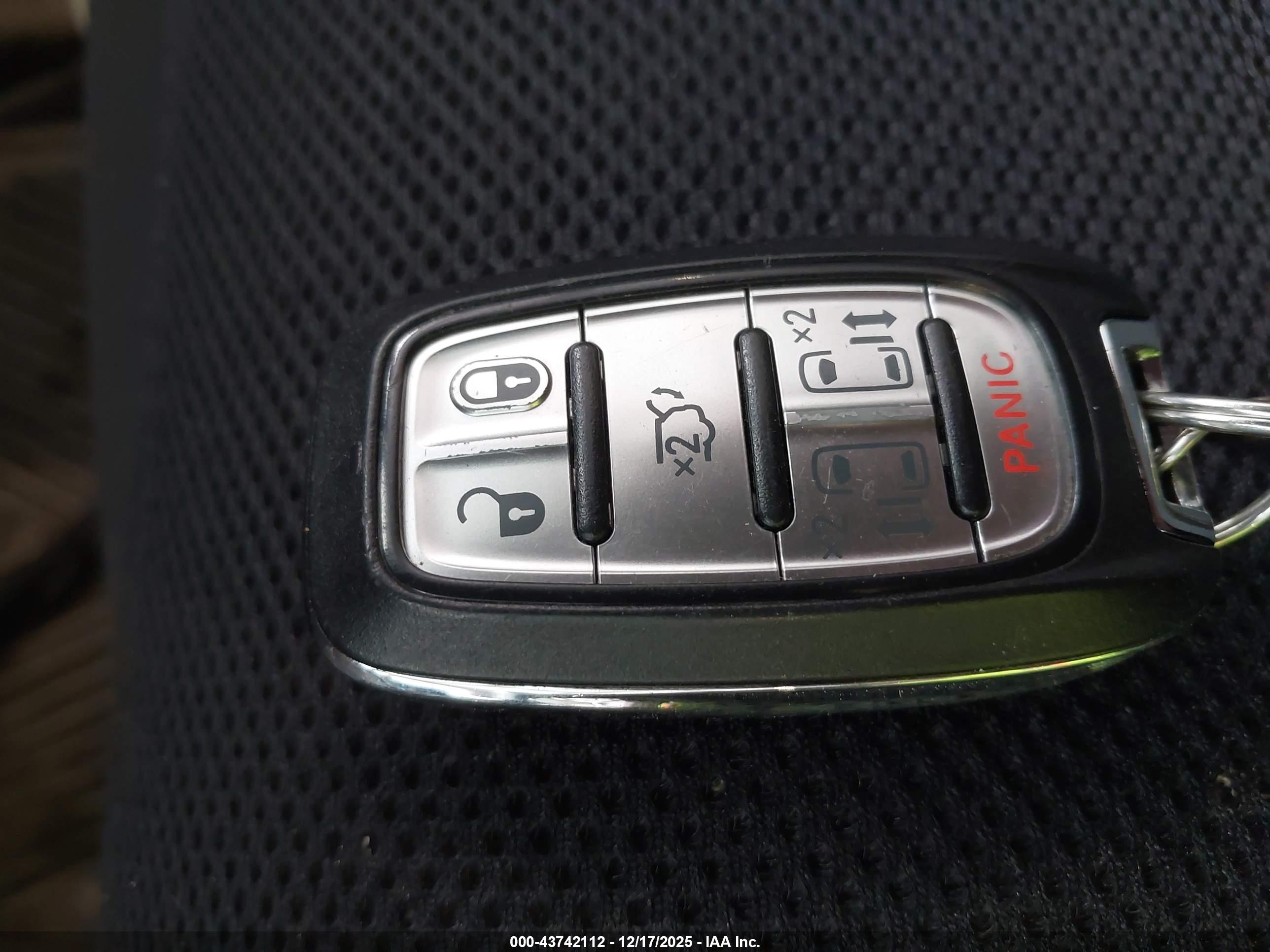 CHRYSLER PACIFICA image 11