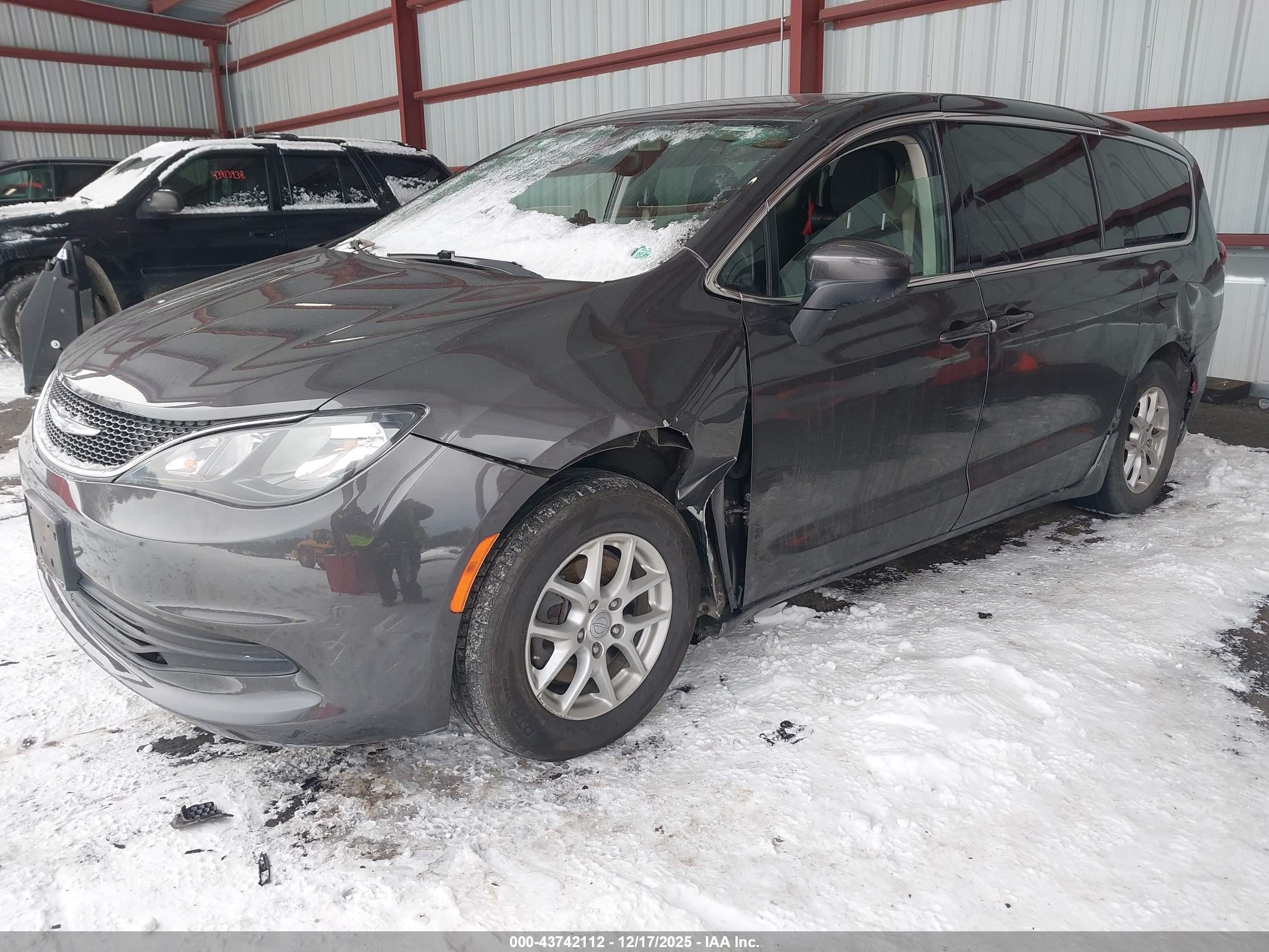 CHRYSLER PACIFICA image 2