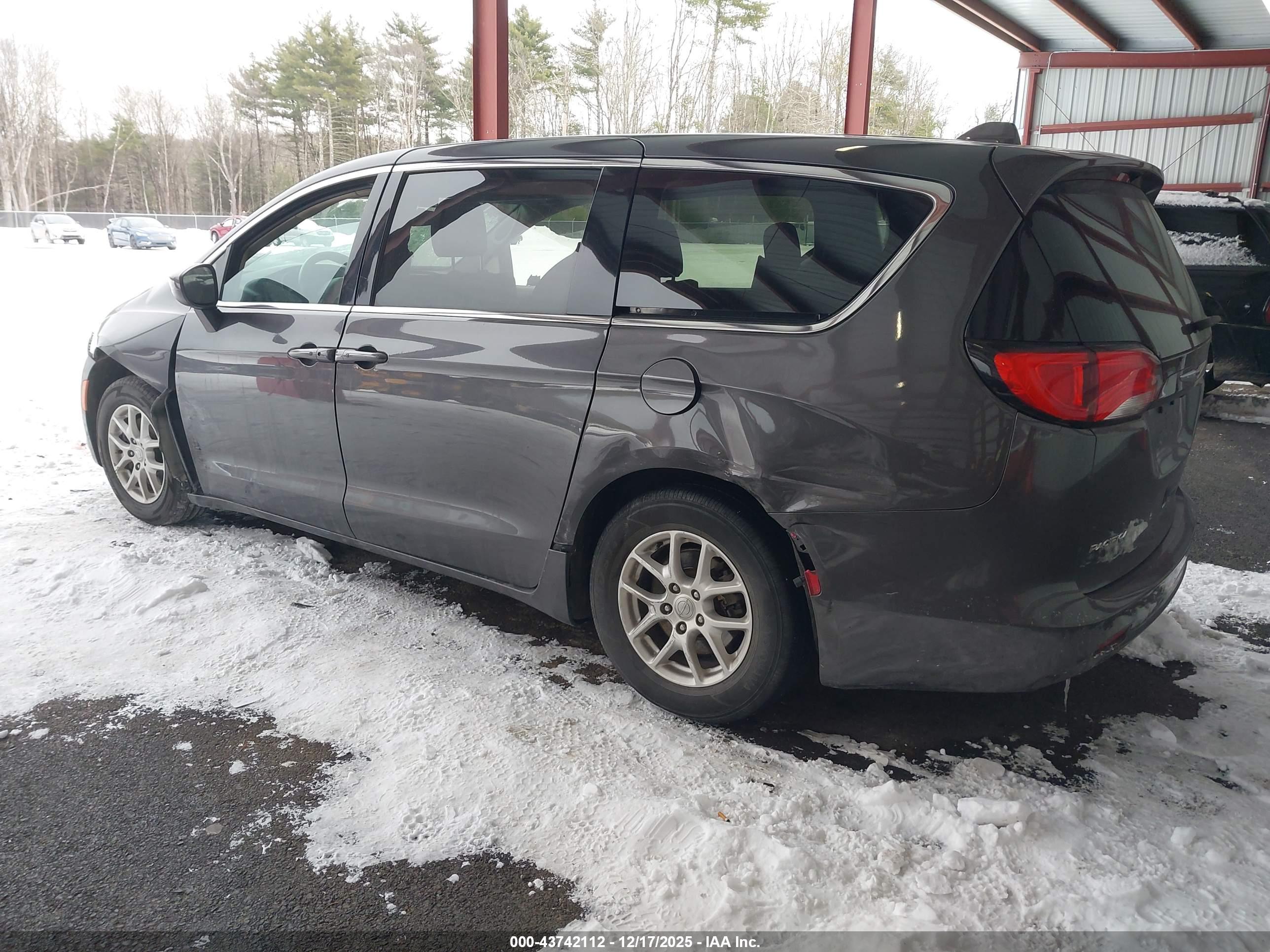 CHRYSLER PACIFICA image 3