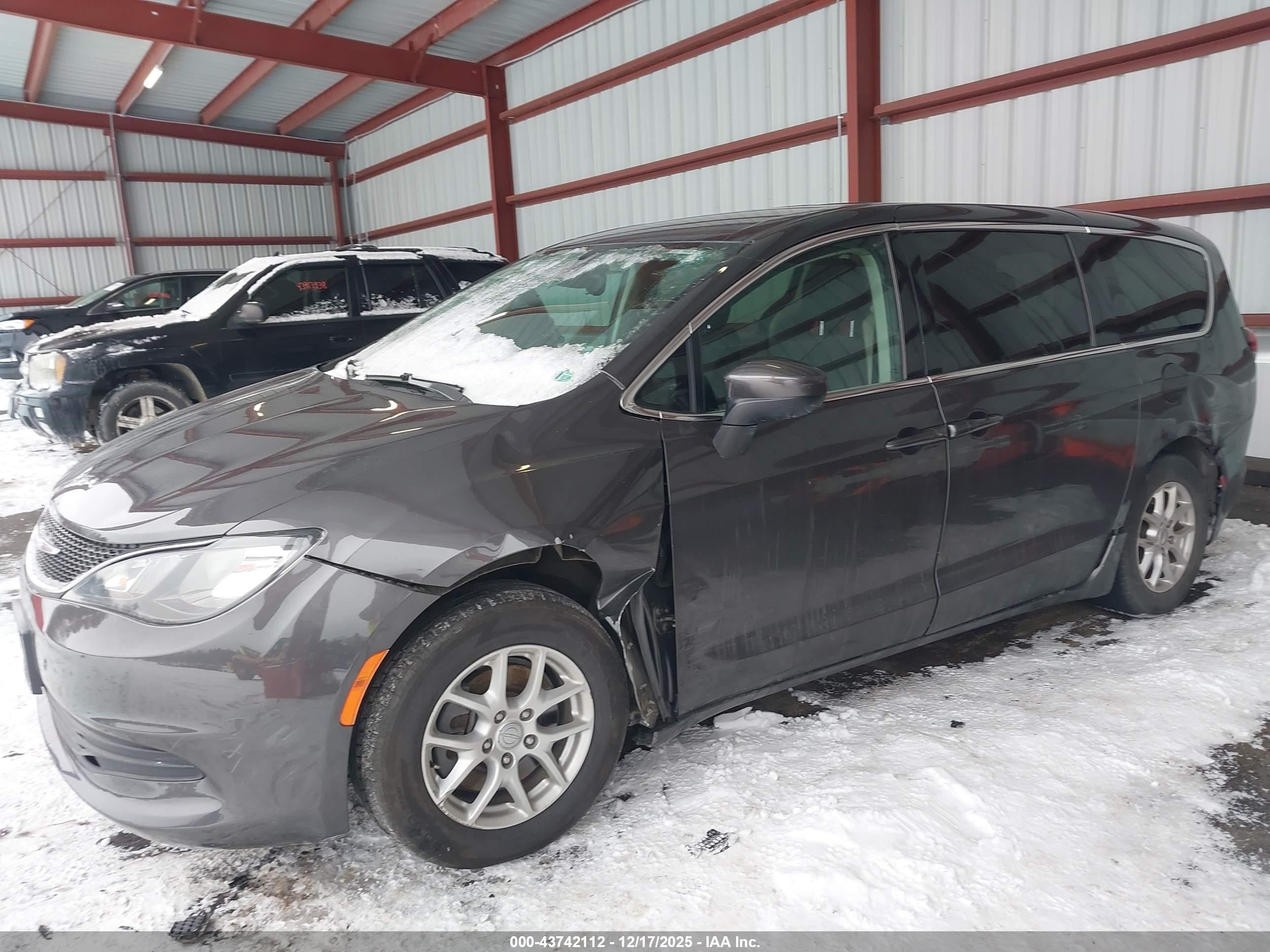 CHRYSLER PACIFICA image 6