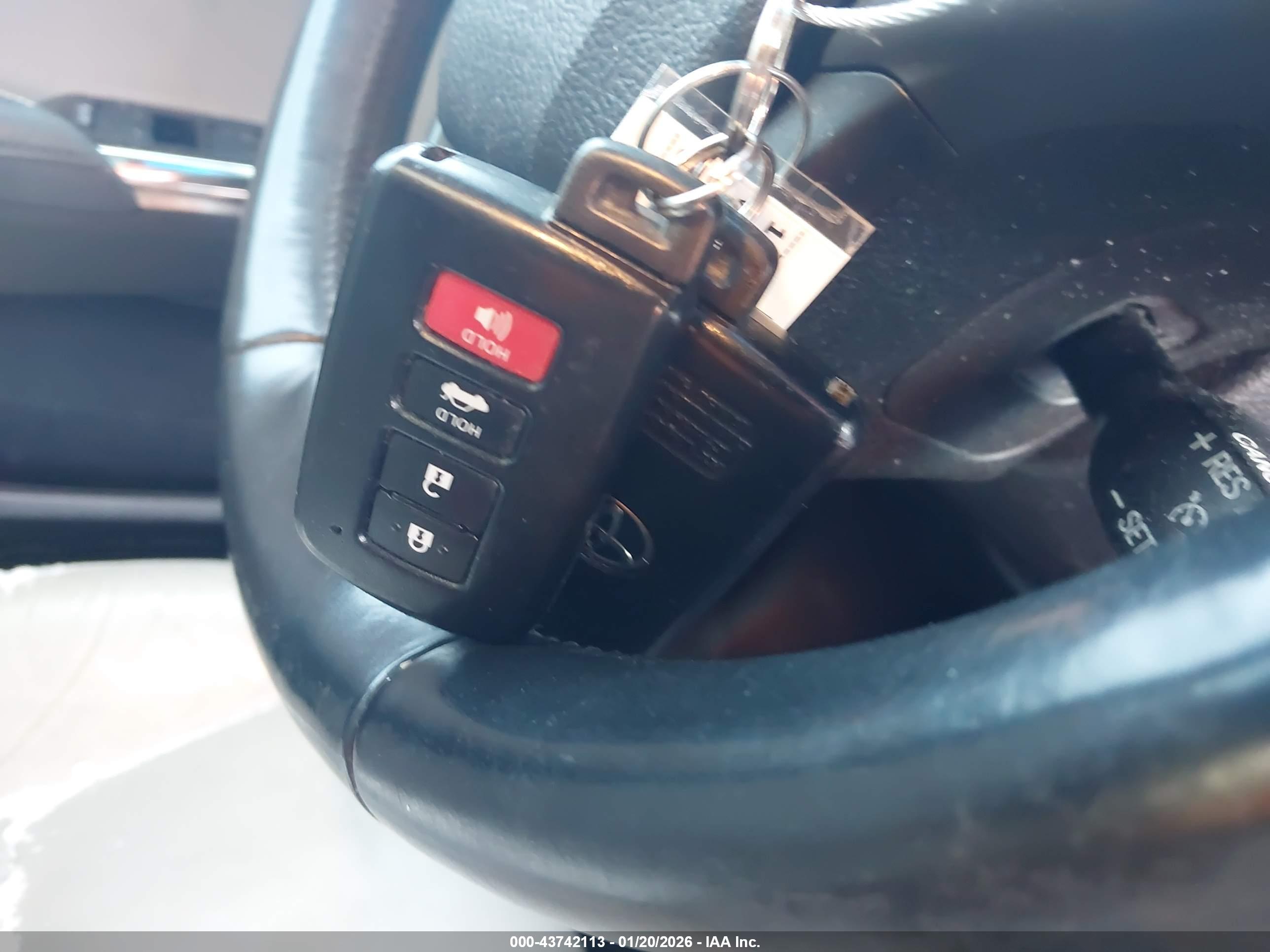 TOYOTA AVALON image 11