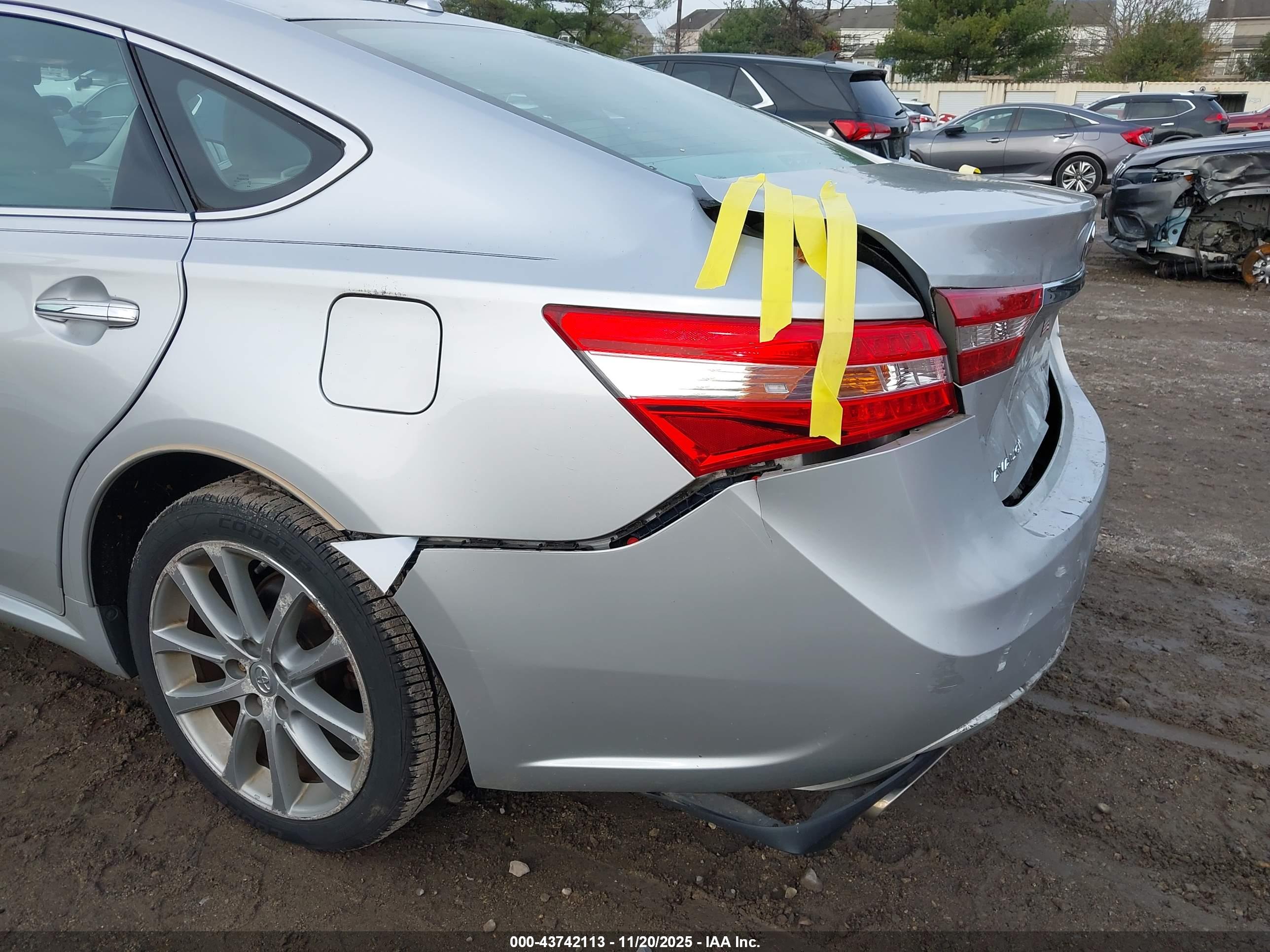 TOYOTA AVALON image 6