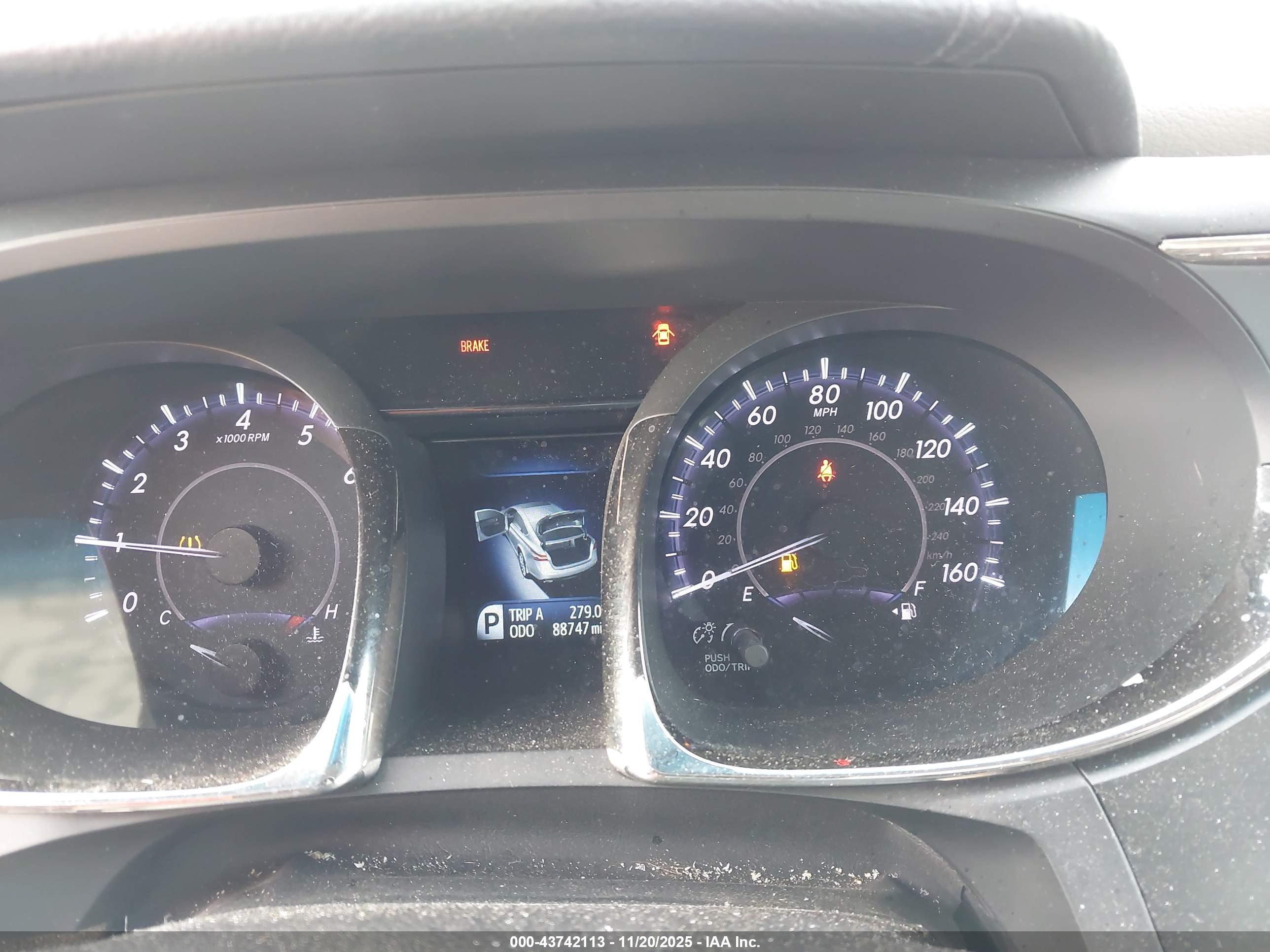 TOYOTA AVALON image 7