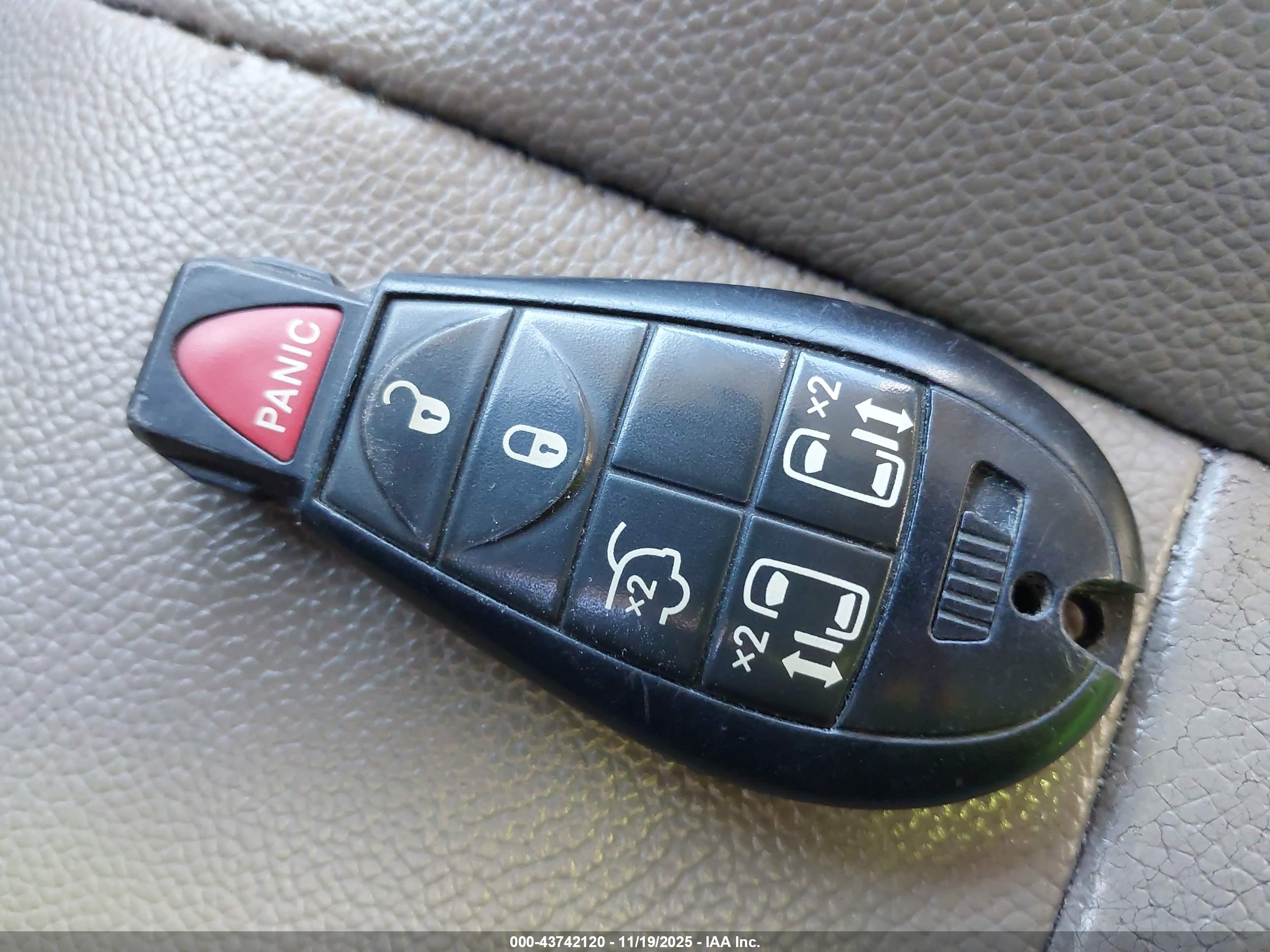 CHRYSLER TOWN image 11