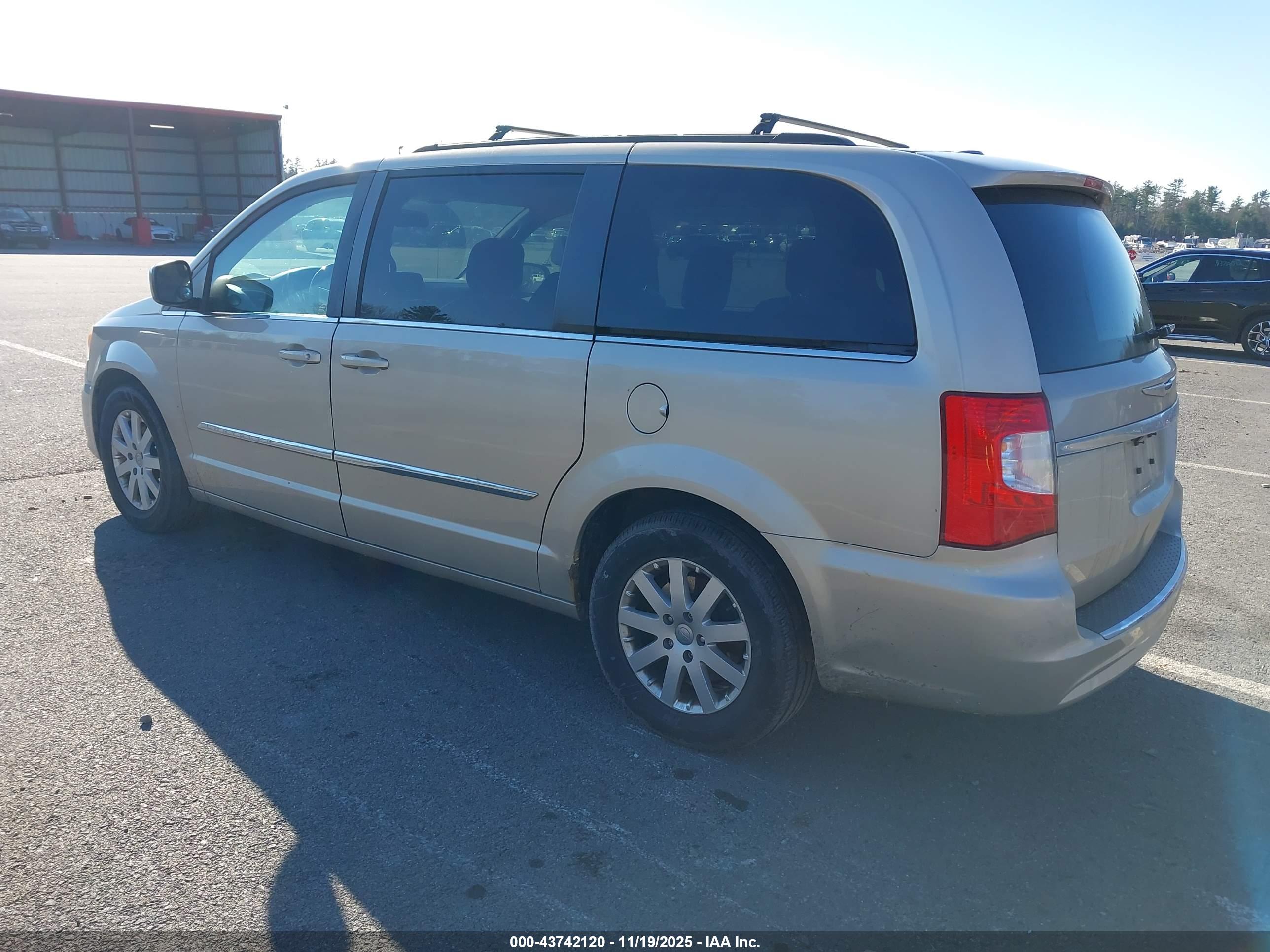 CHRYSLER TOWN image 3