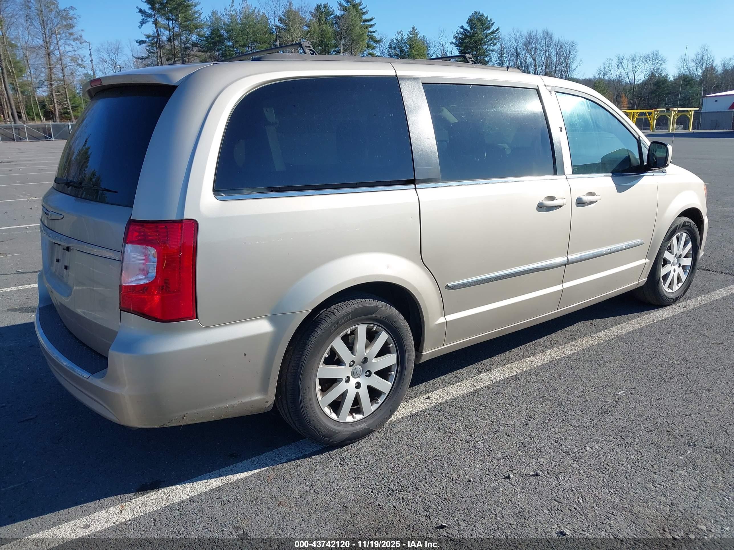 CHRYSLER TOWN image 4
